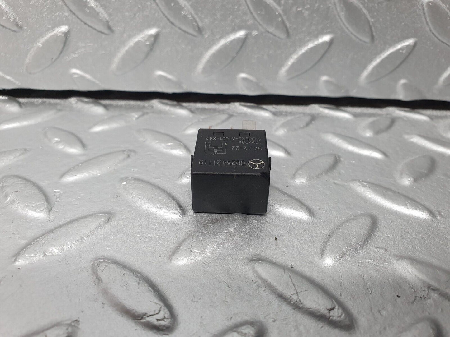 41795 Mercedes-Benz W202 C200 Indicator Relay 0025421119
