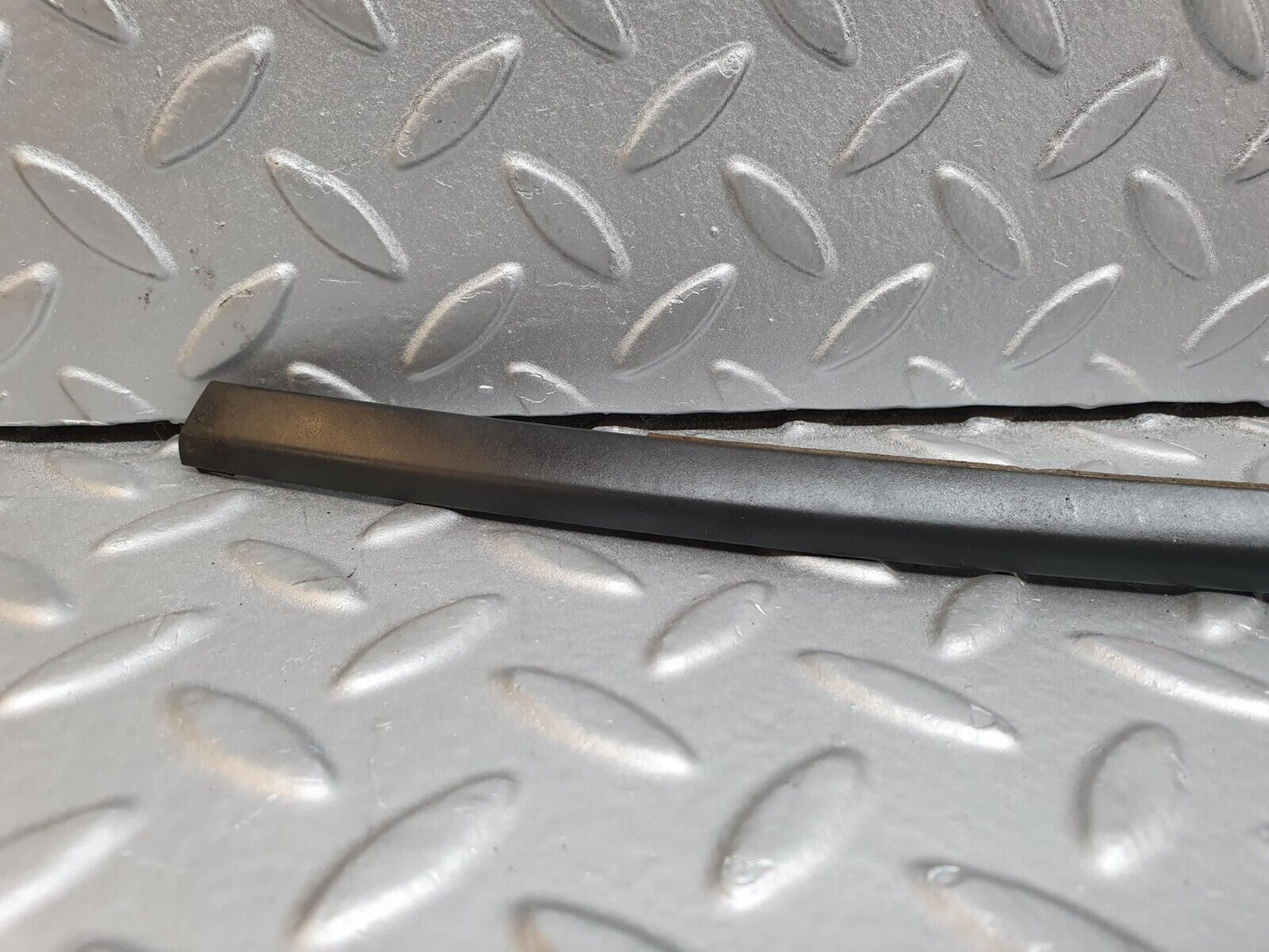 41717 Mercedes-Benz W124 200E Front Windscreen Top Moulding Trim