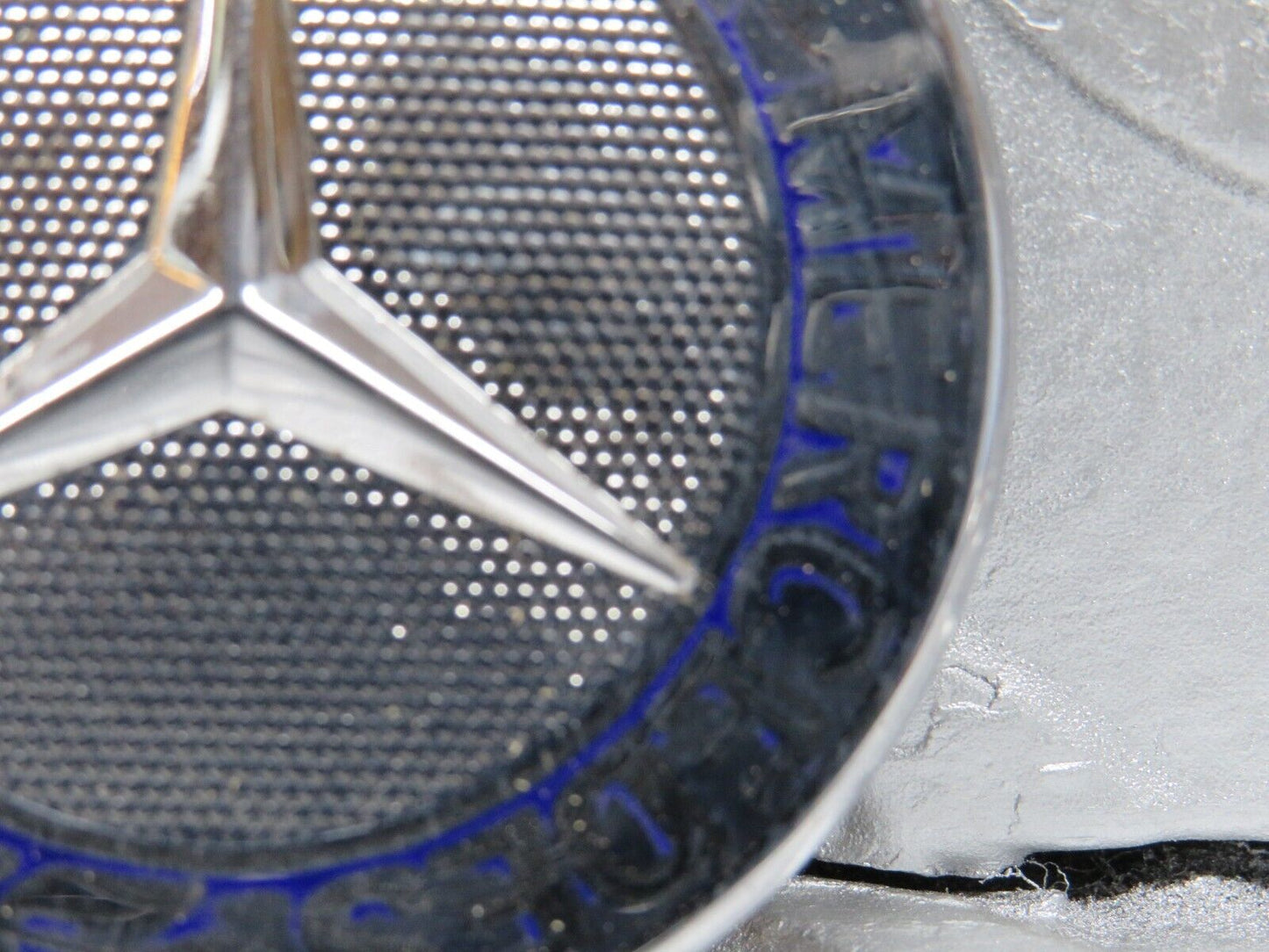 39779 Mercedes-Benz R129 320SL Coupe Bonnet Badge Emblem 1298880116
