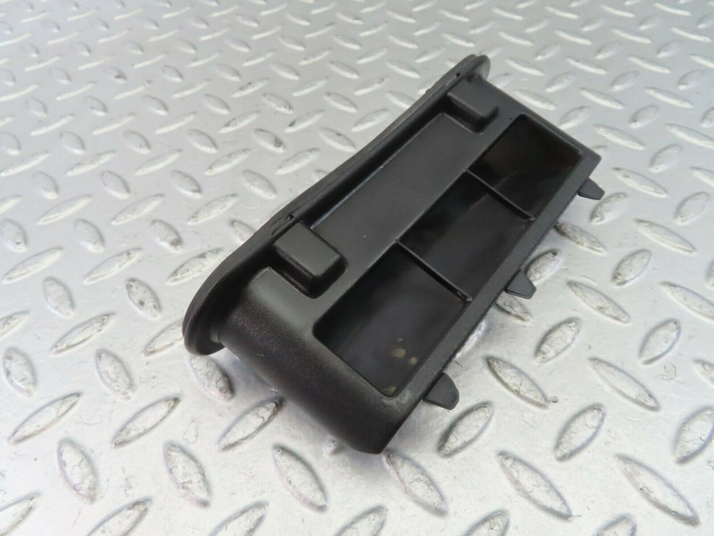 10372 Mercedes-Benz W201 190E Trunk Breather Ventilation Valve 2018300242