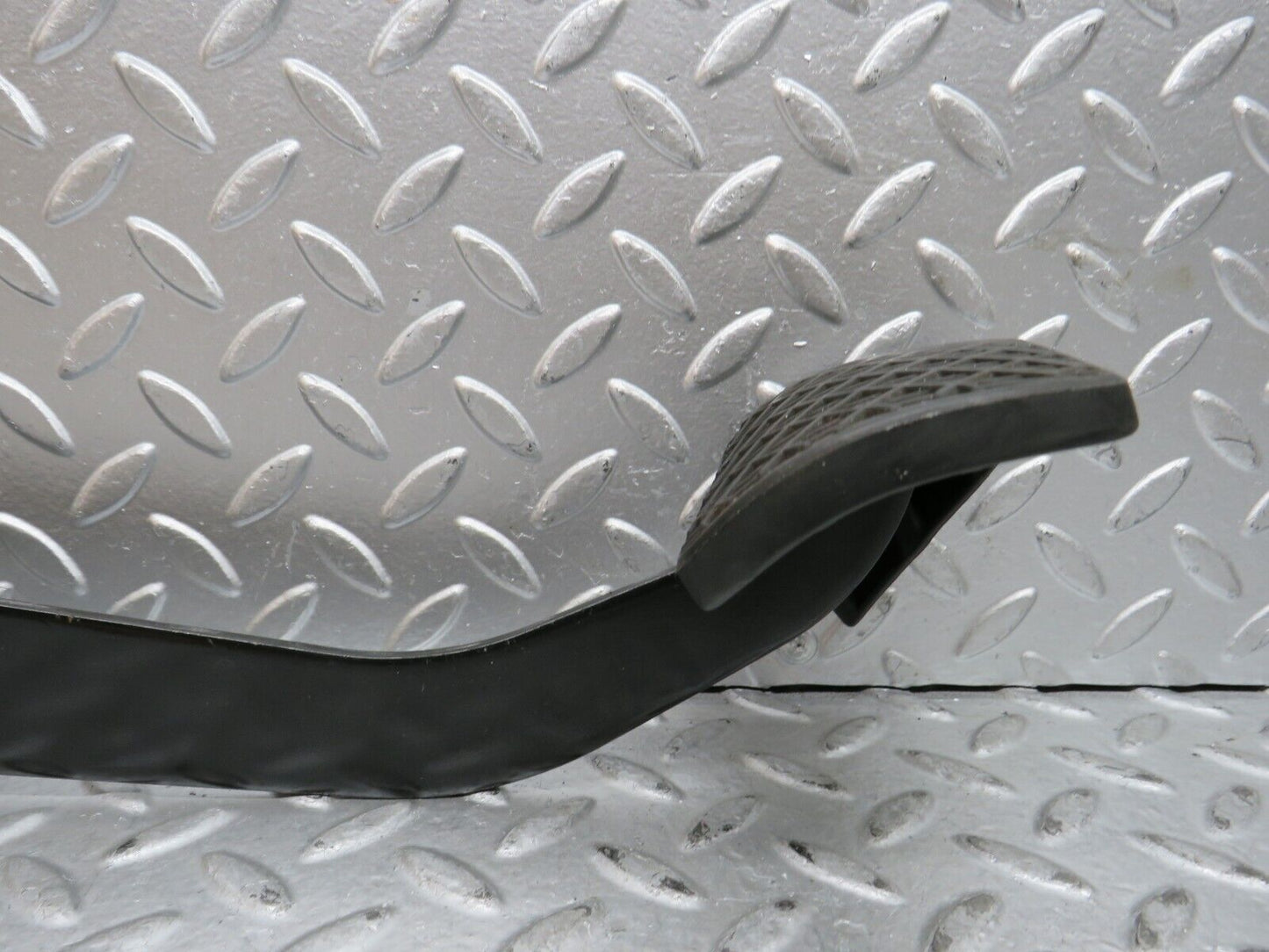 29035 Mercedes-Benz C124 320CE Coupe Brake Pedal With Rubber 1232910082