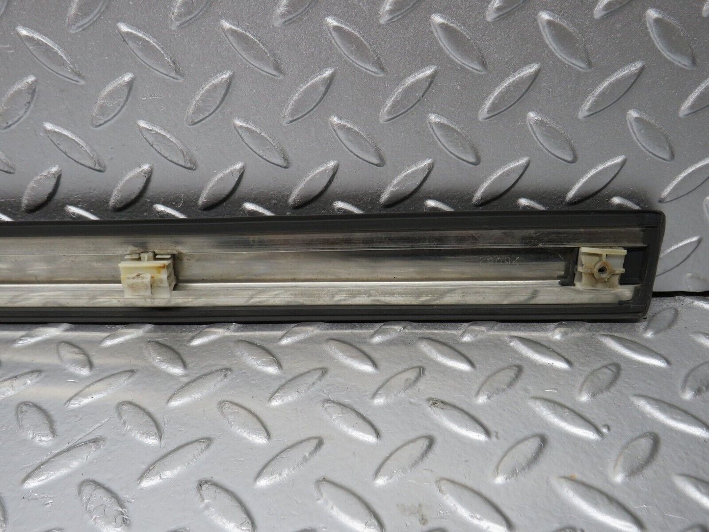 33956 Mercedes-Benz W124 260E Front Left Door Centre Moulding Trim