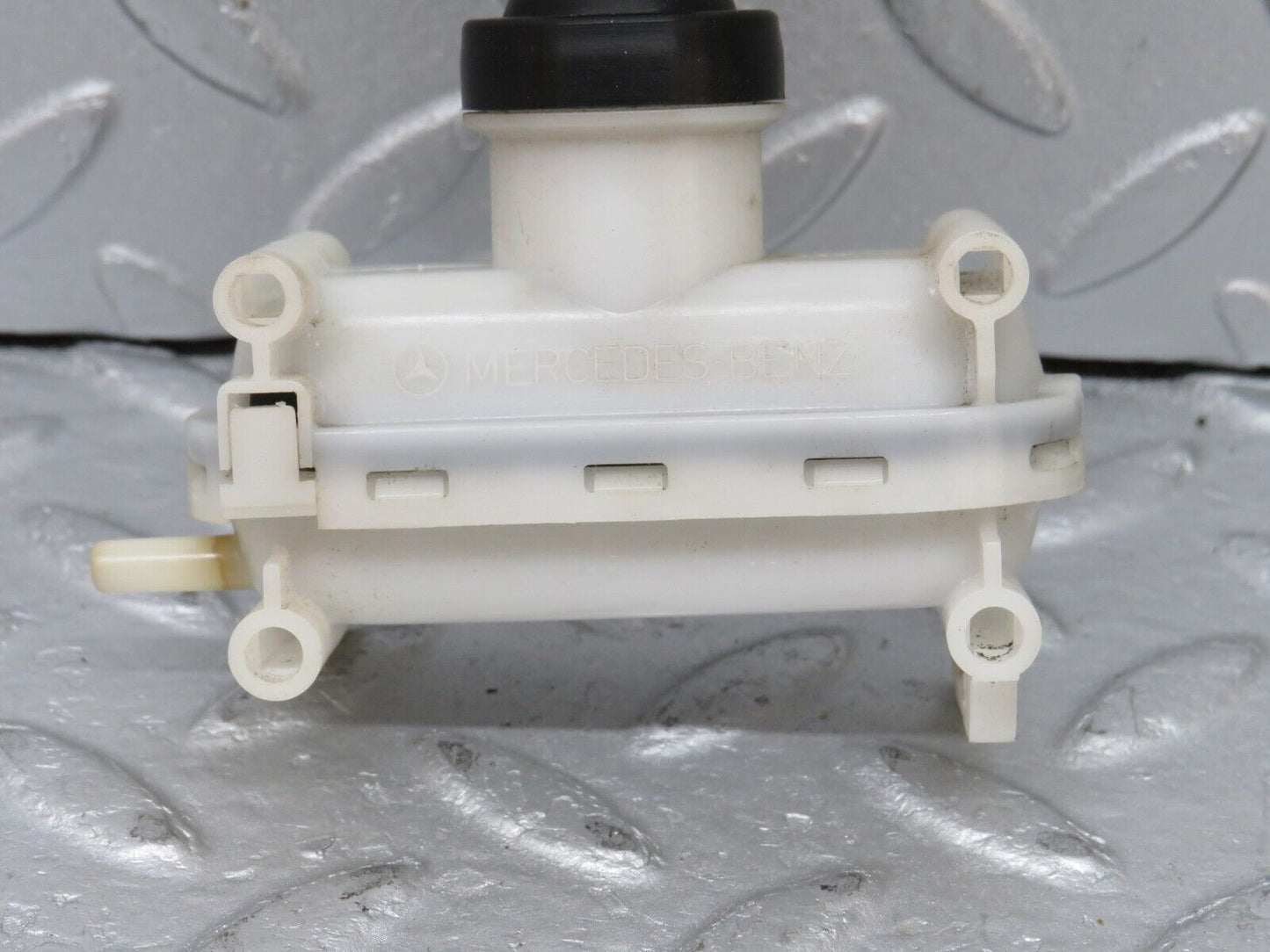 36632 Mercedes-Benz W201 190E 2.0L Rear Right Door Lock Vacuum Actuator