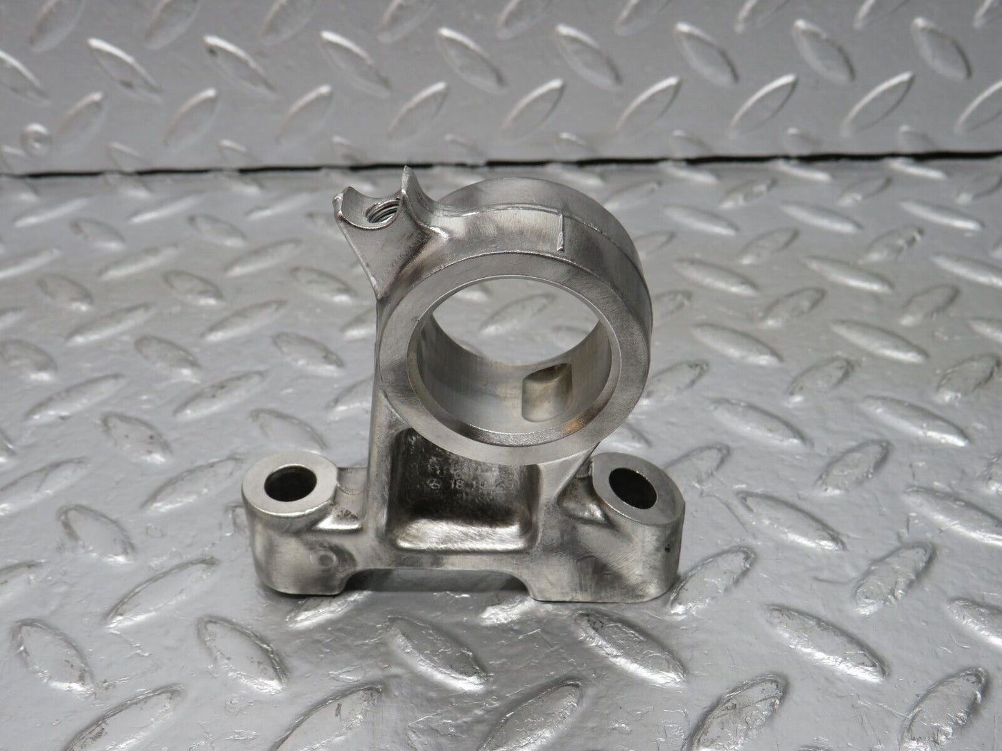 32993 Mercedes-Benz C107 R107 350 V8 Camshaft Tower Bearing 1160511810