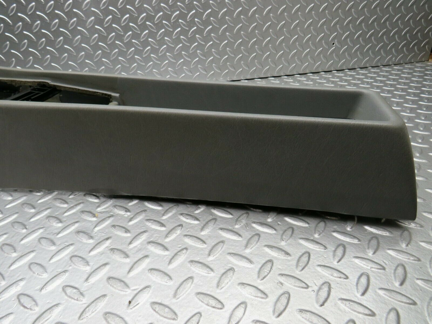 22335 Mercedes-Benz C124 E220 Coupe Centre Console Grey