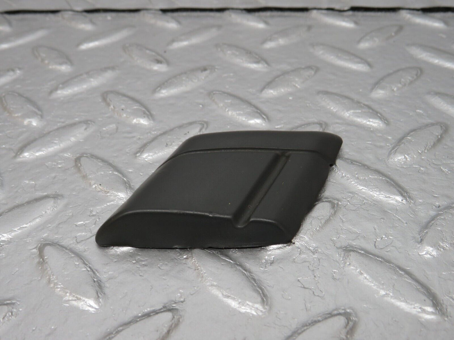33998 Mercedes-Benz W124 260E Rear Right Fender Wing Centre Moulding Trim