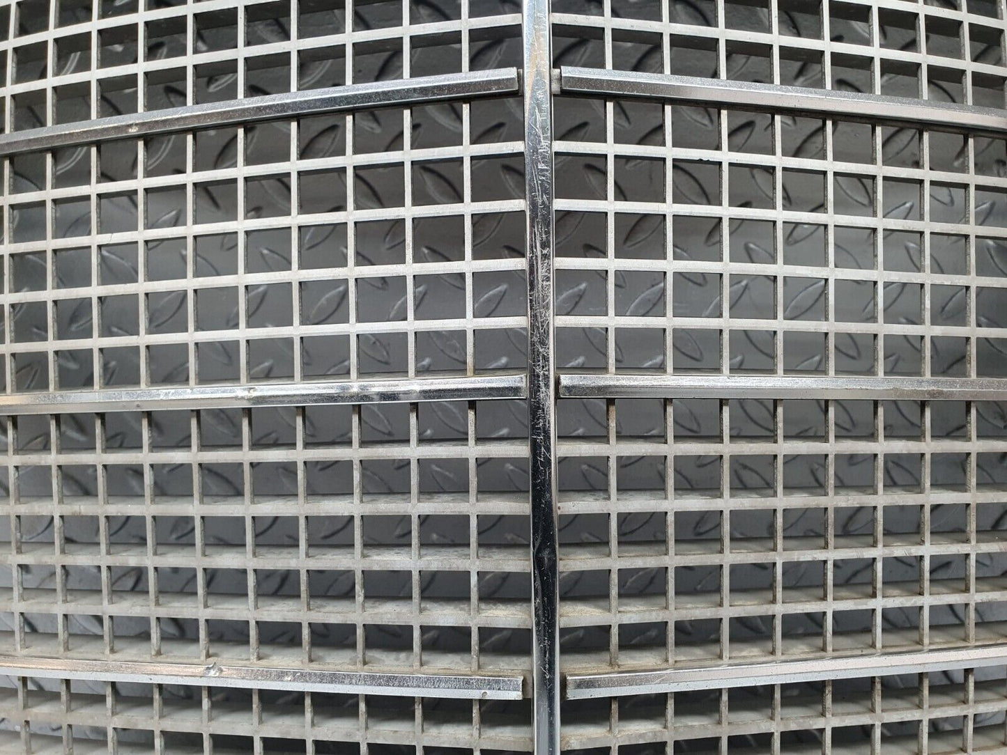 43398 Mercedes-Benz W108 280SE Bonnet Grill Chrome