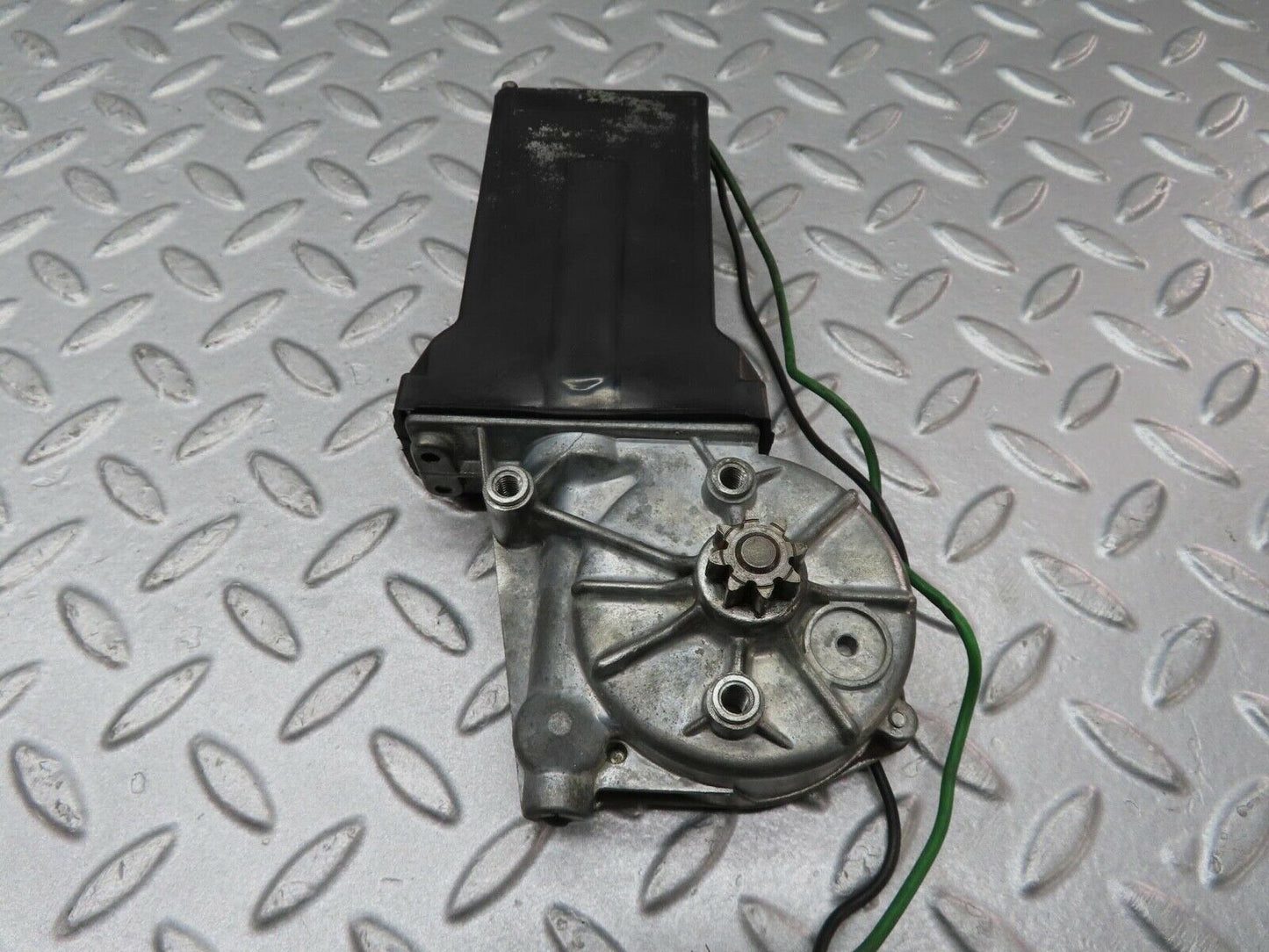 12424 Mercedes-Benz W108 280SE 3.5 Window Regulator Motor Rear Left 0132001101