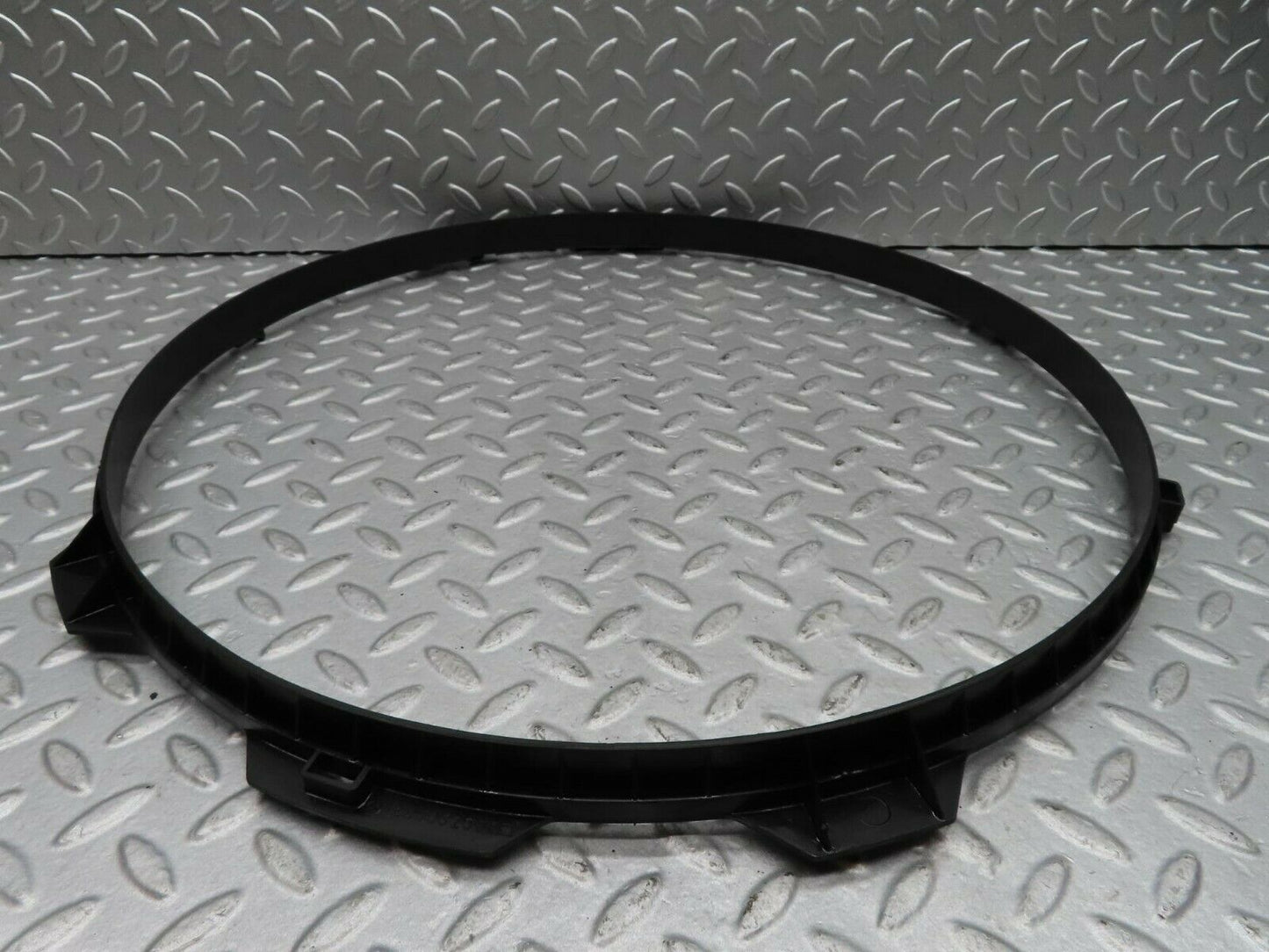 16272 Mercedes-Benz W124 260E Radiator Fan Shroud Fan Cover Ring 1245052655