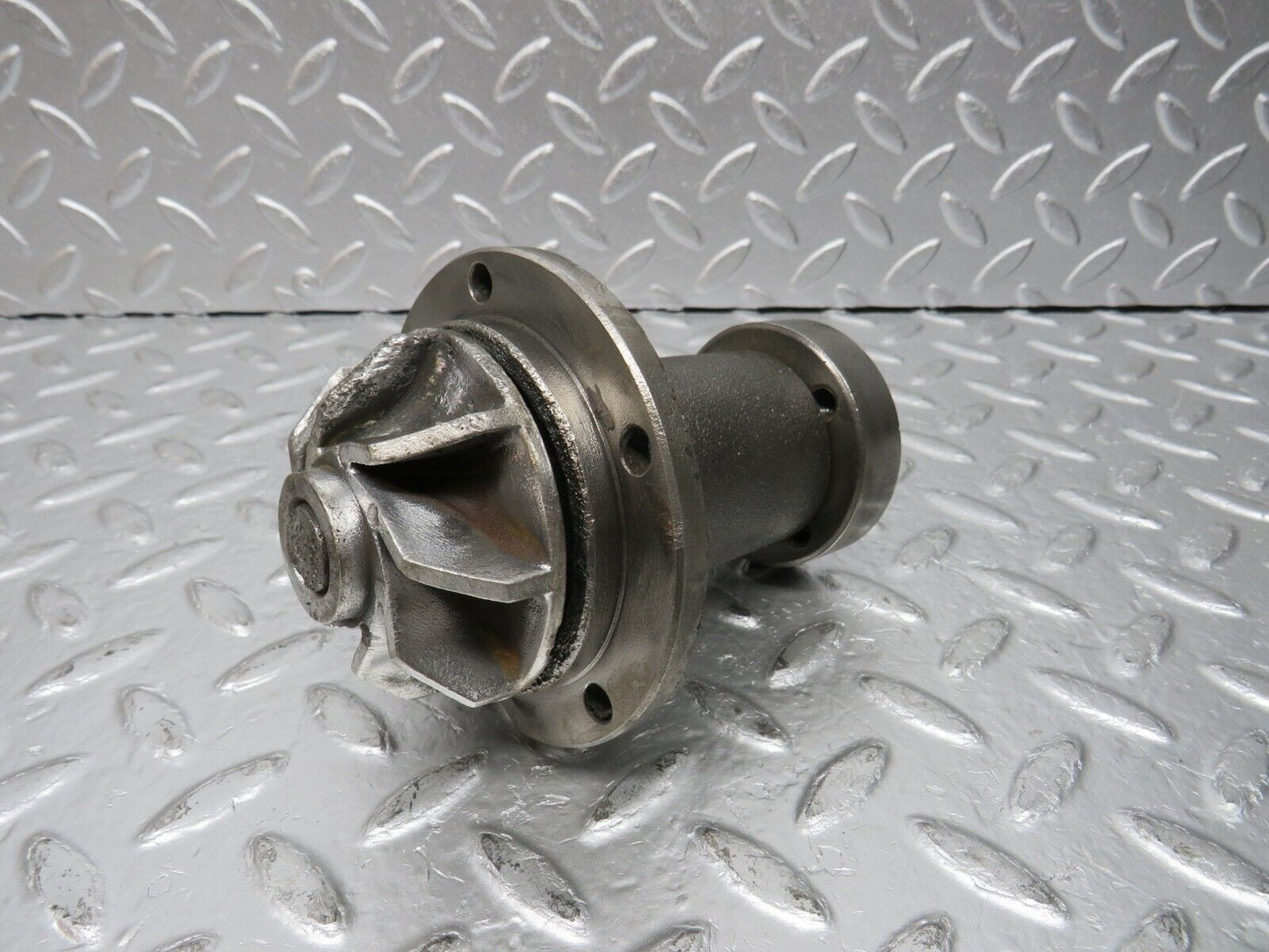 31075 Mercedes-Benz W123 200D Water Pump