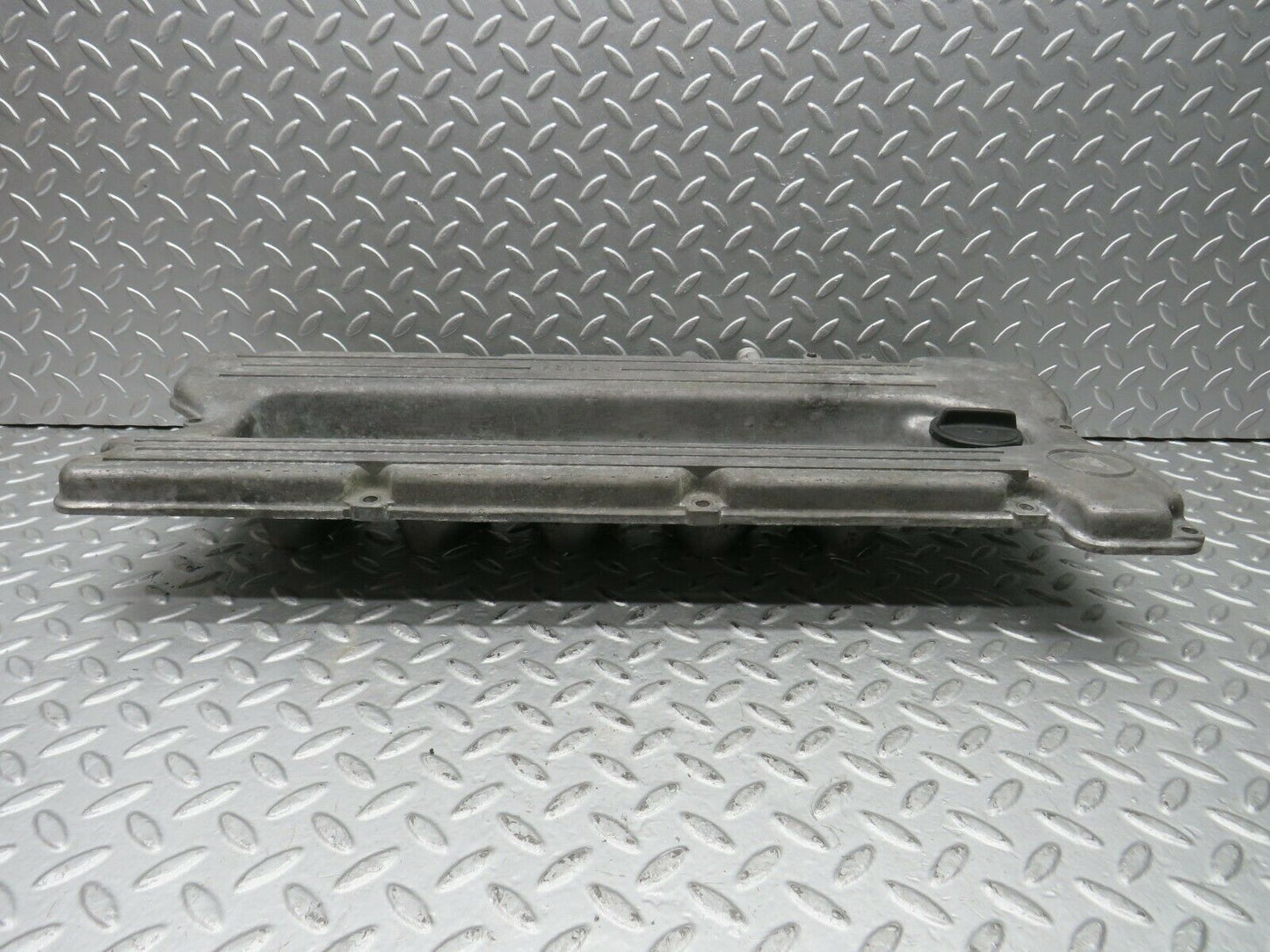 22232 Mercedes-Benz S123 280TE Wagon Cylinder Head Valve Cover 1100160905