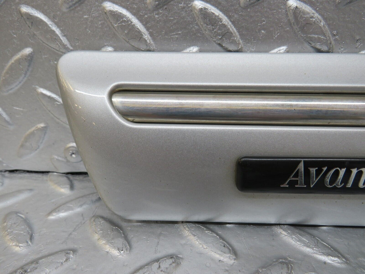34718 Mercedes-Benz W210 320E Front Left Fender Wing Centre Moulding Trim 210690018
