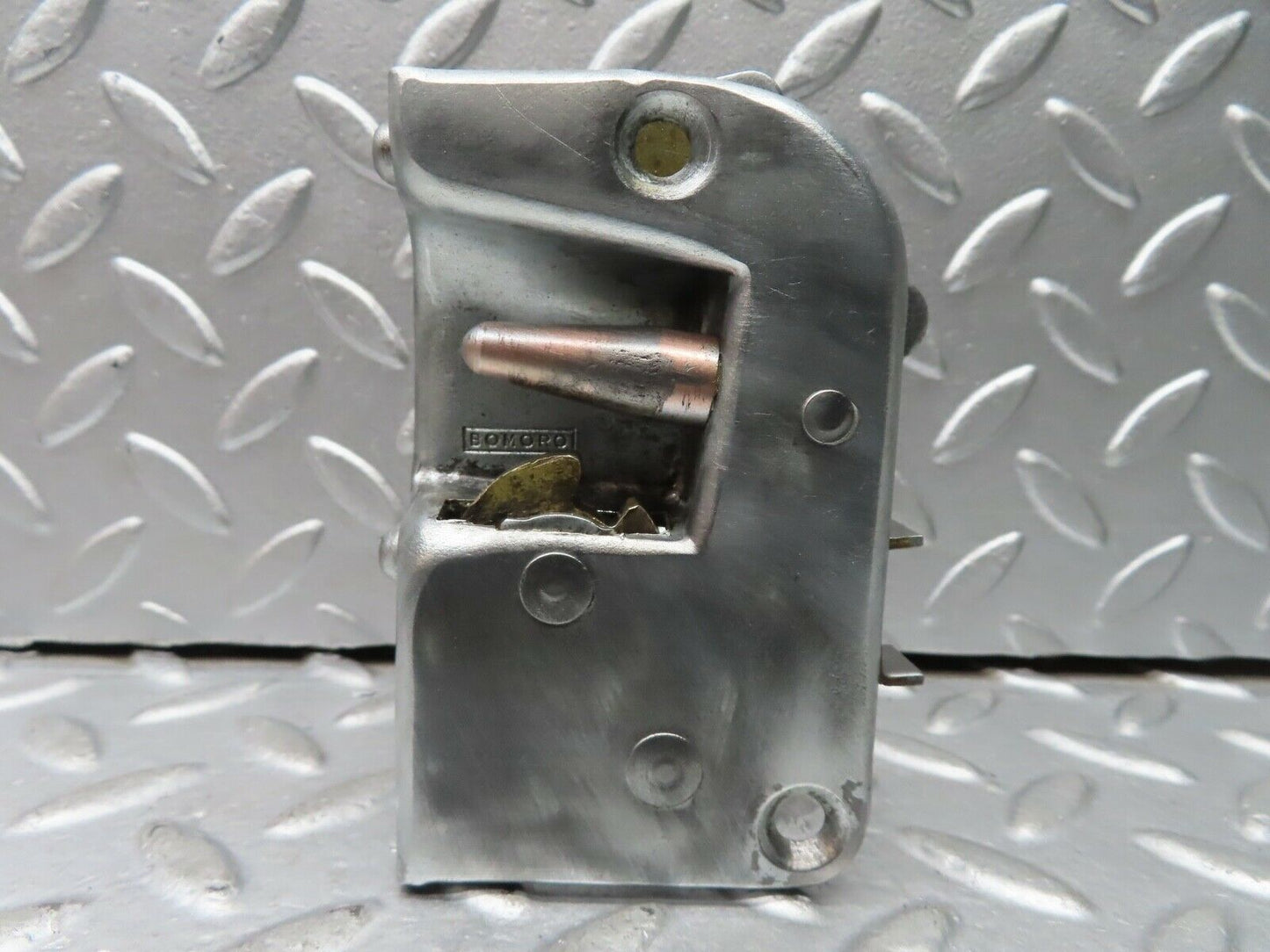 20980 Mercedes-Benz W114 250CE Coupe Right Door Lock Mechanism