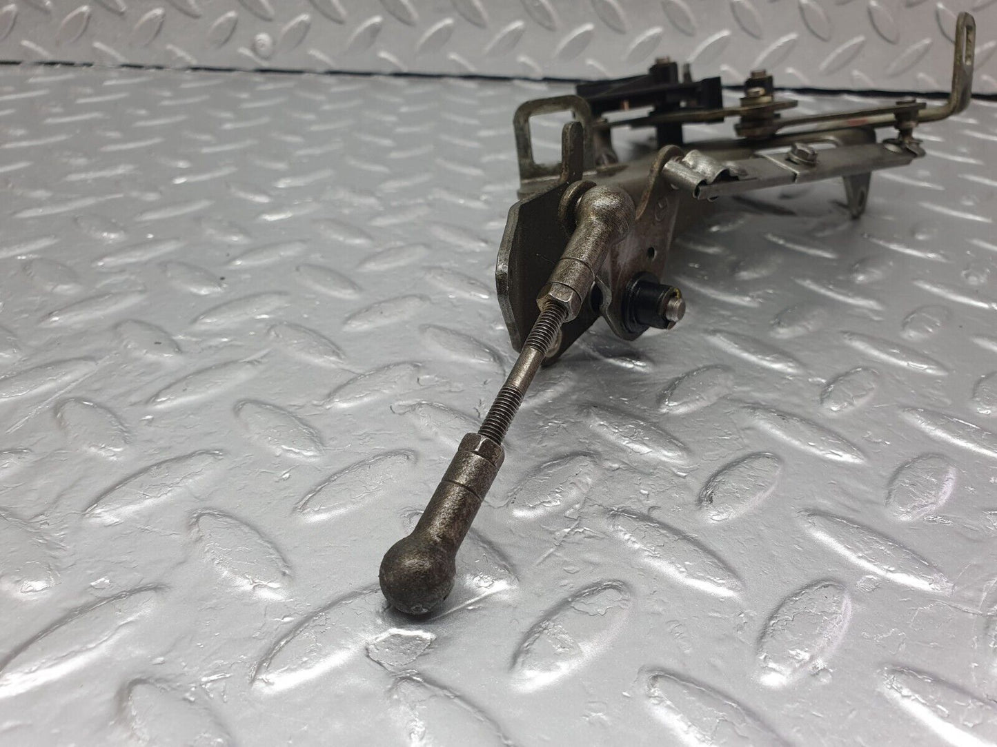 42864 Mercedes-Benz W201 190 Throttle Linkage 1040702321