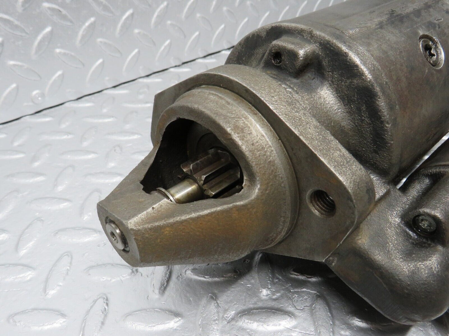 40701 Mercedes-Benz W123 300D Starter Motor Bosch 0001362601 0331402542