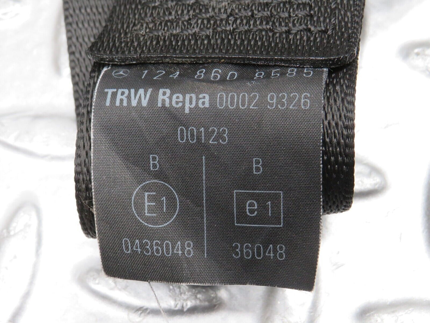 30560 Mercedes-Benz W124 230E Rear Seat Belt & Buckles 1248600086 1248608585