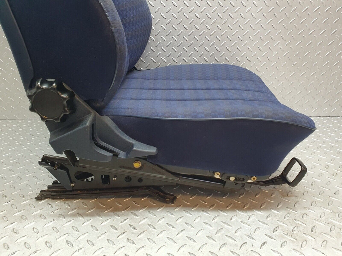 43031 Mercedes-Benz W201 190 Front Left Seat Blue 2019101450