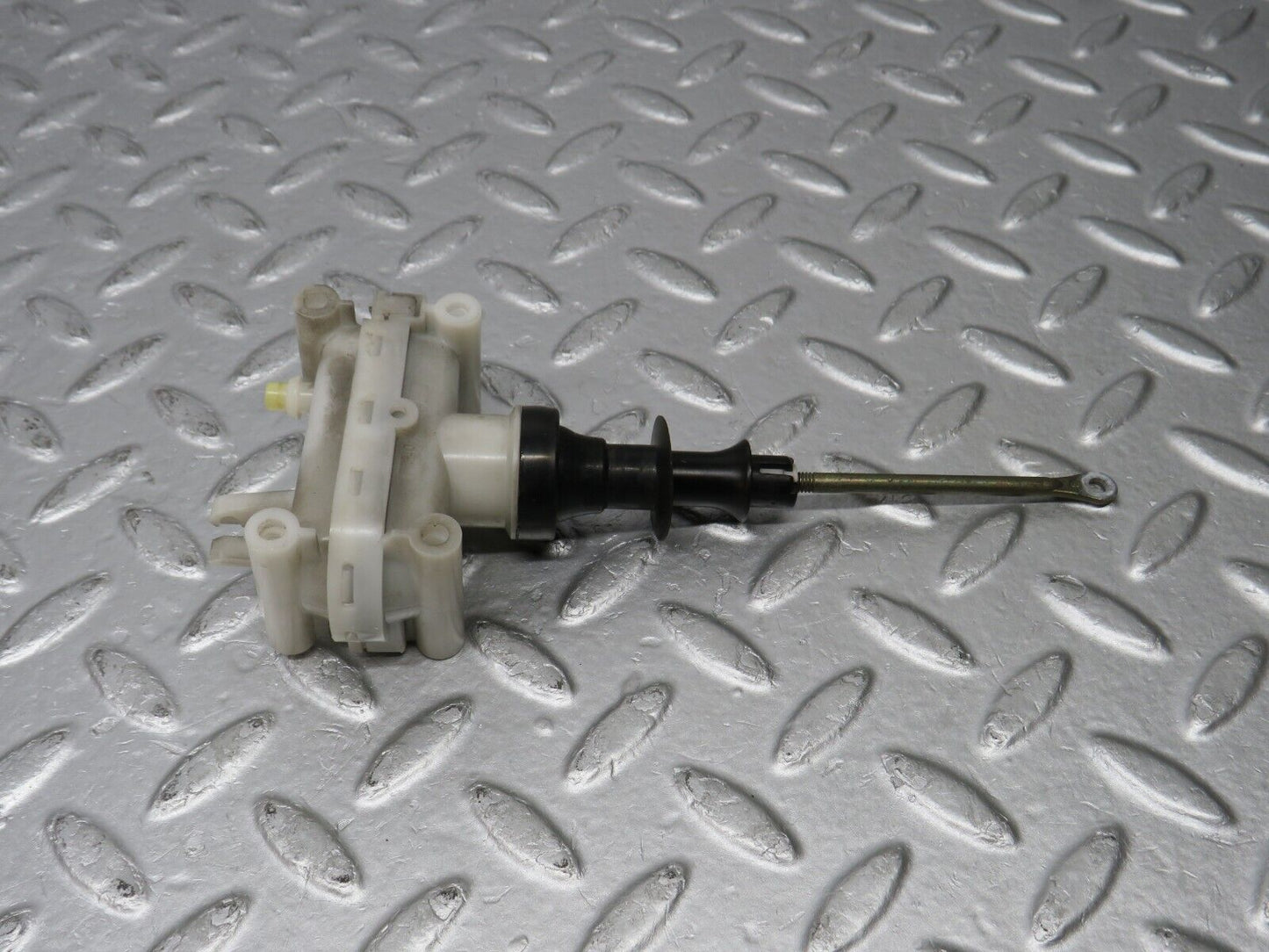 38909 Mercedes-Benz W201 190E 2.6L Rear Left Door Lock Vacuum Actuator