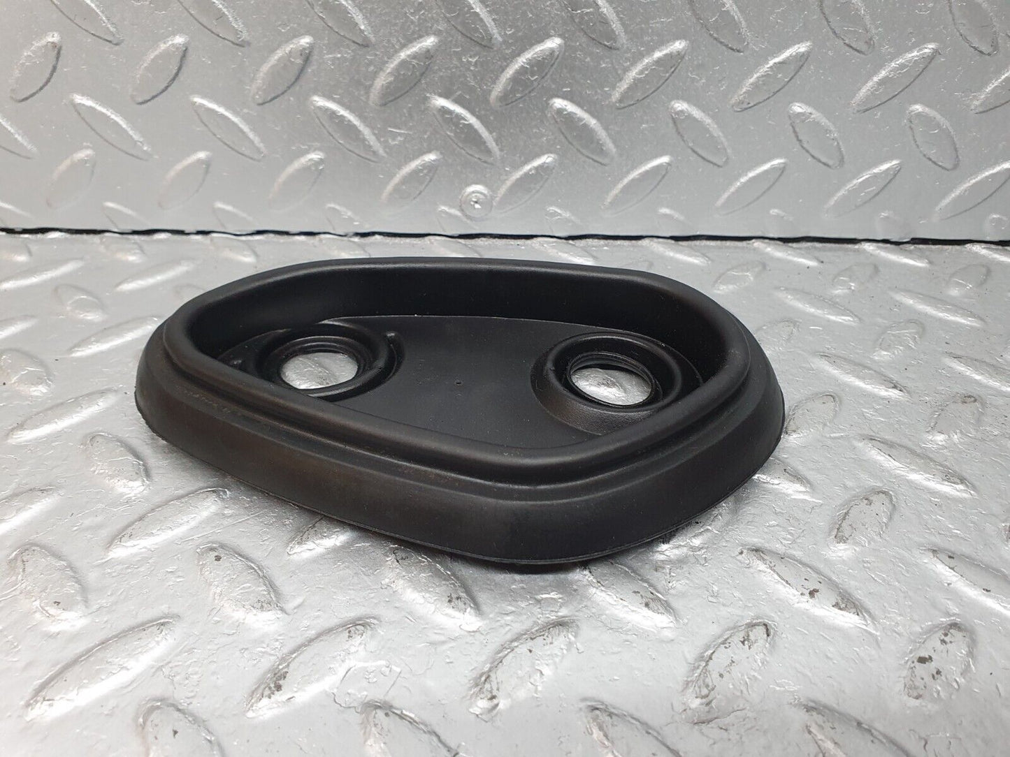 41056 Mercedes-Benz W126 300SE Fuel Tank Rubber Seal 1264710181