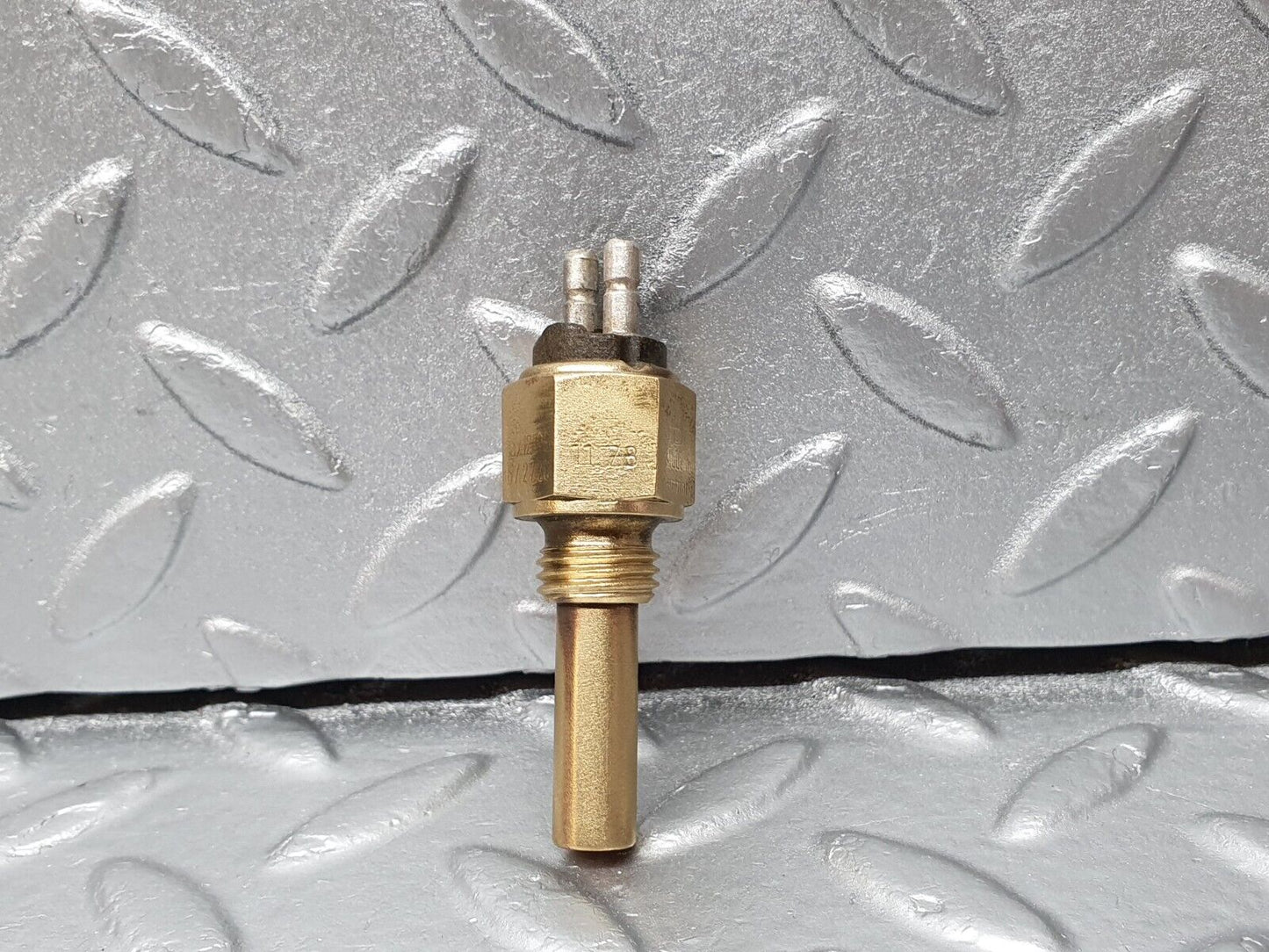 41351 Mercedes-Benz W116 350SE Coolant Temperature Sensor Vdo