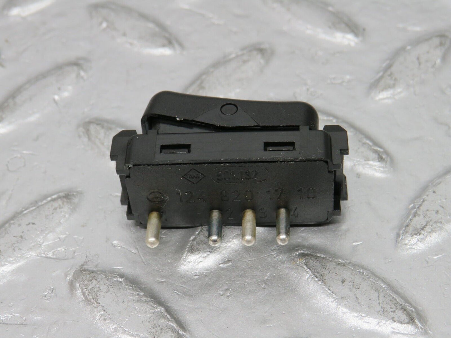 32461 Mercedes-Benz S124 300TE Wagon Horn Switch 1248201710