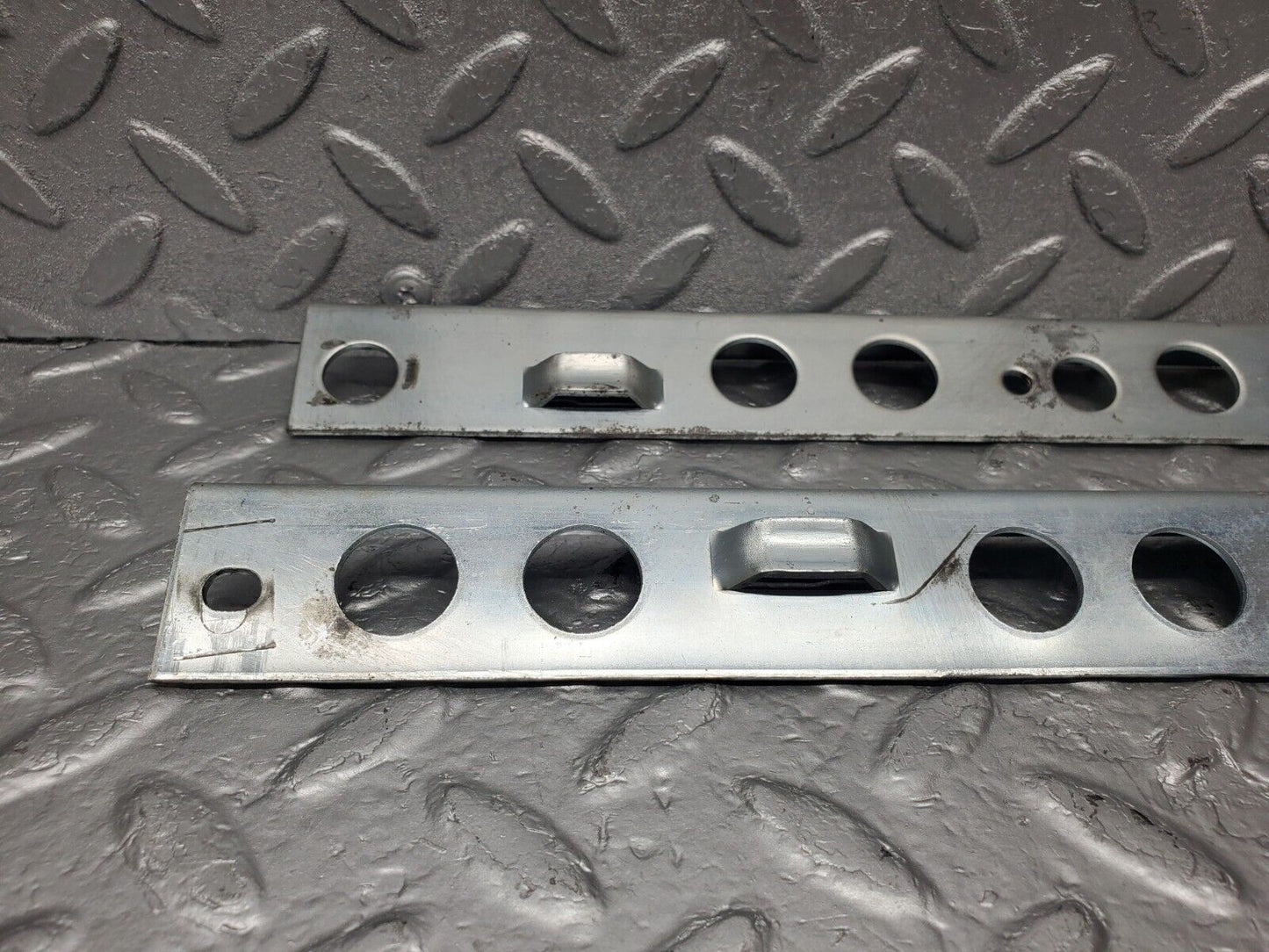 46628 Mercedes-Benz C123 280CE Coupe Front Right Seat Rail Support