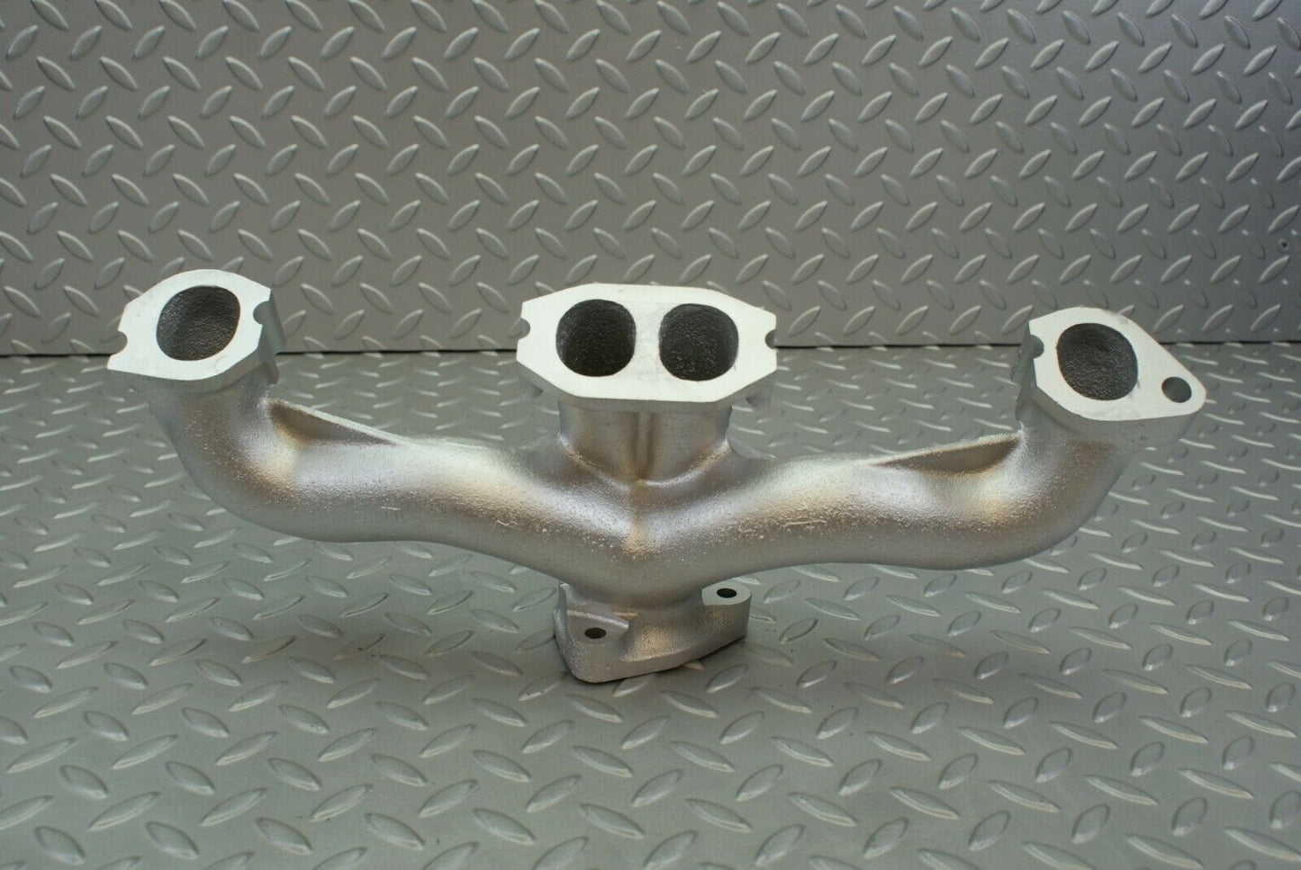 3065 Mercedes-Benz W115 220D Exhaust Manifold 6151420701