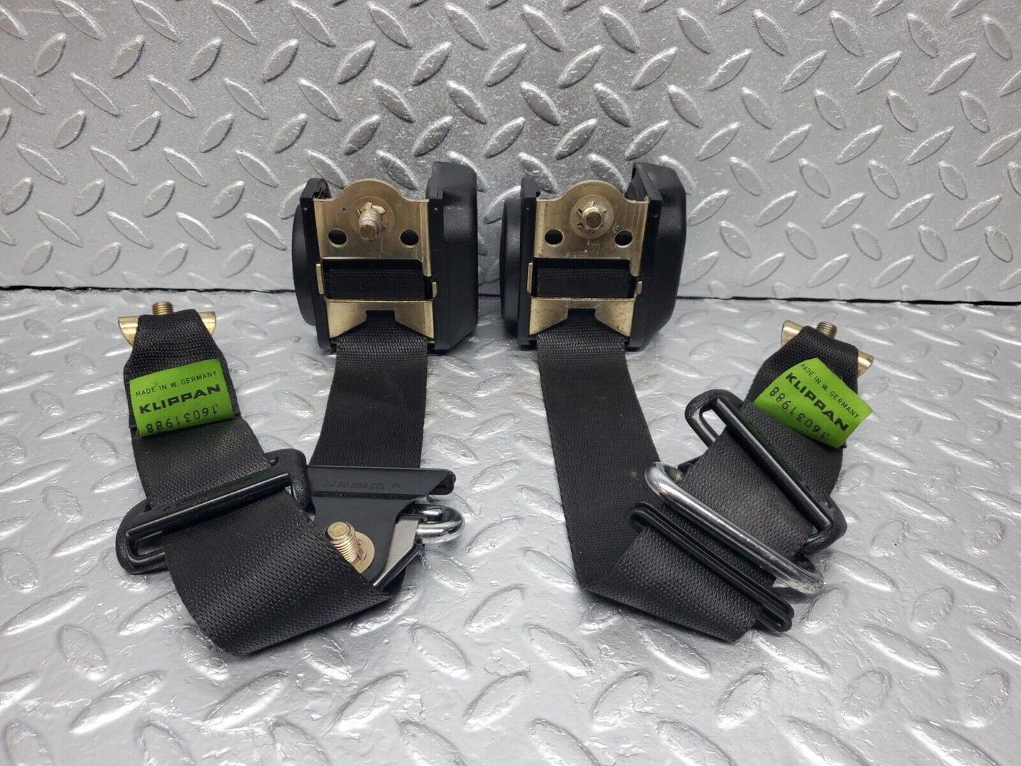 45865 Mercedes-Benz W126 420SE Rear Seat Belt Set With Buckles 1268601886 1248601185 1268601396