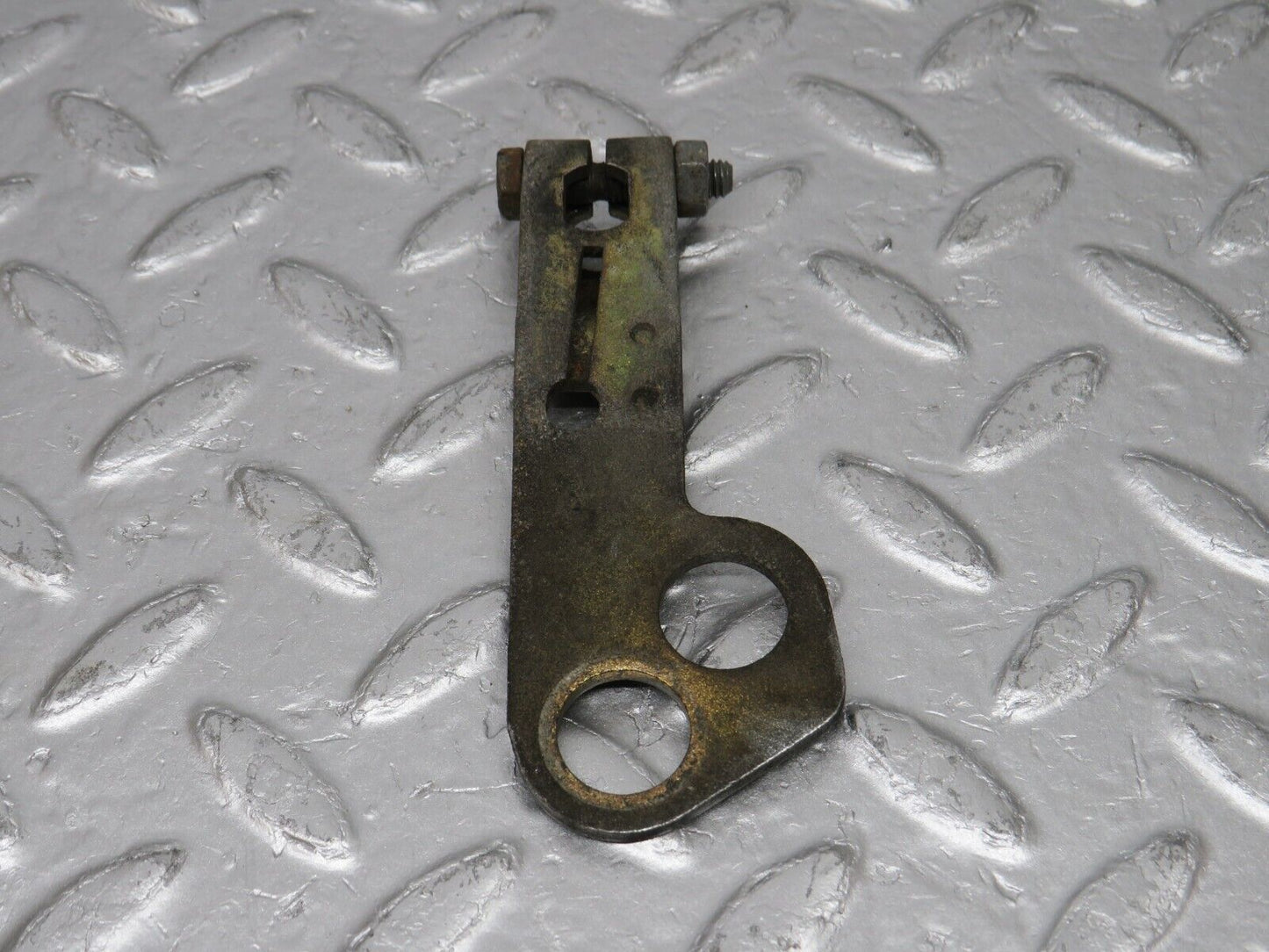 33134 Mercedes-Benz W126 380 V8 M116 Gearbox Linkage Bracket