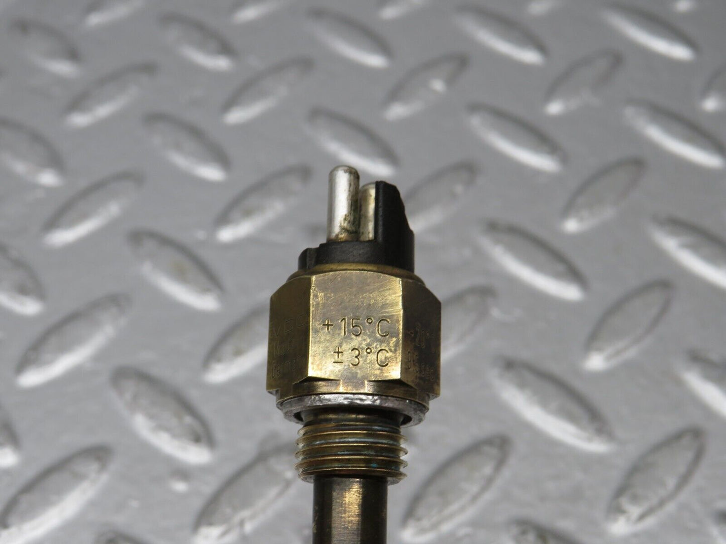 39330 Mercedes-Benz R107 500SL Coupe Temperature Sensor VDO