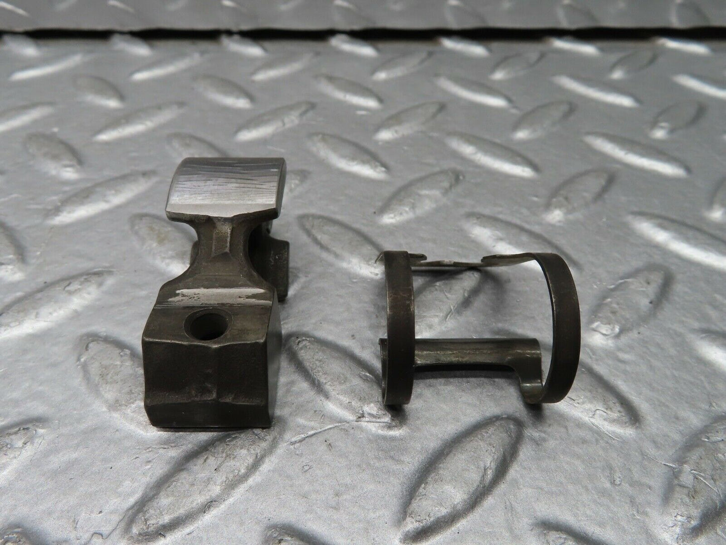20720 Mercedes-Benz R107 450SL Valve Rocker Arm With Retaining Spring
