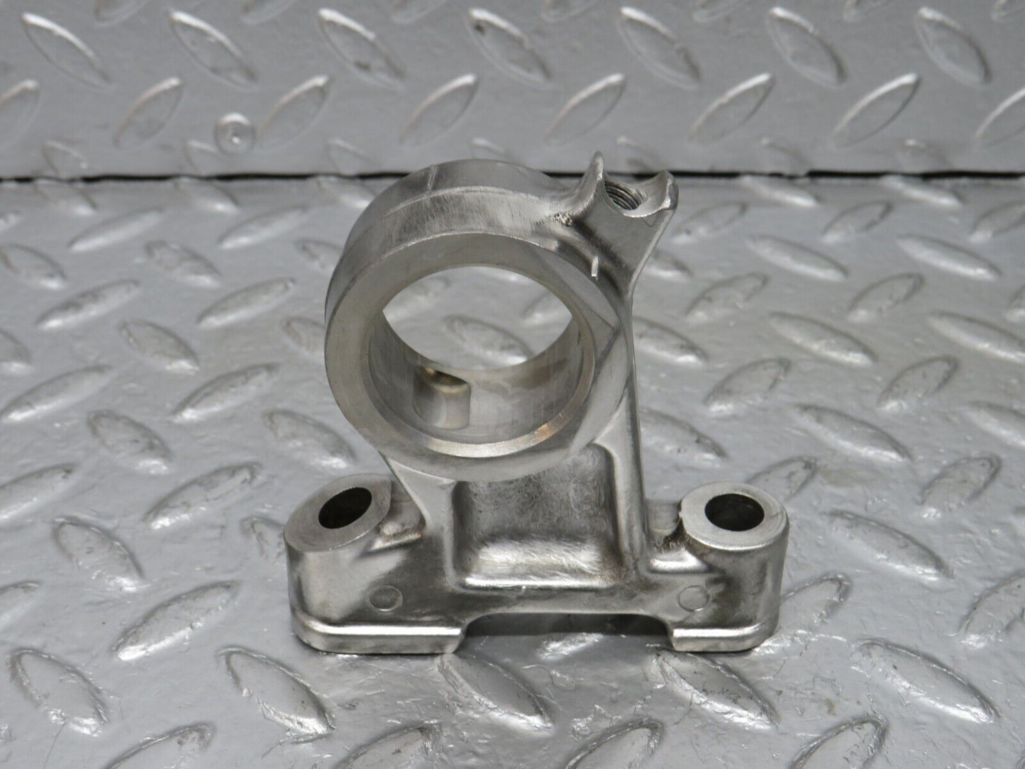 32992 Mercedes-Benz C107 R107 350 V8 Camshaft Tower Bearing 1160511810