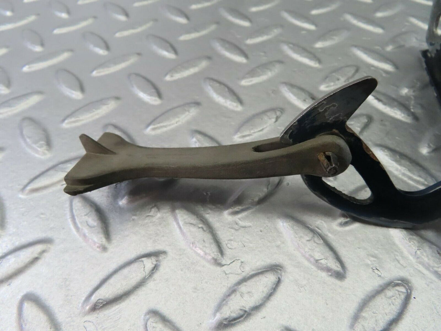 10528 Mercedes-Benz W201 190E Bonnet Safety Catch 2018800560