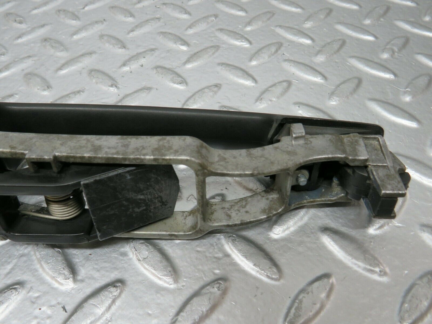 24256 Mercedes-Benz S124 220TE Front Left Exterior Door Handle No Key