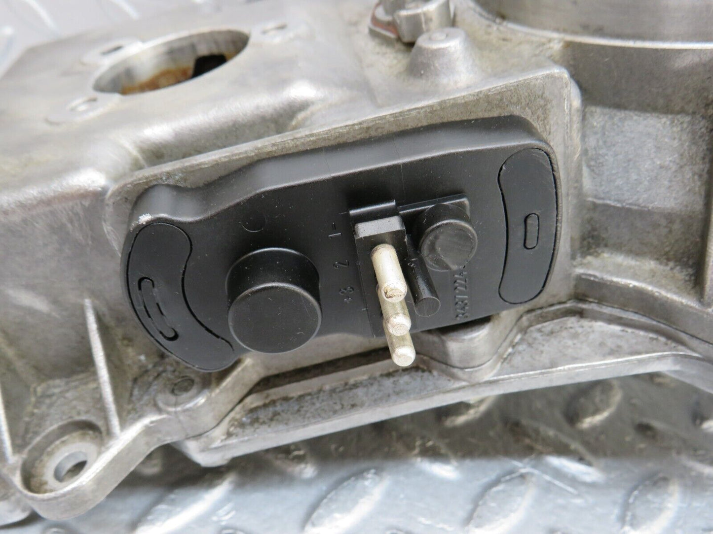 36269 Mercedes-Benz W126 420SE Air Flow Mass Meter Sensor Bosch 0438121037 1161400618