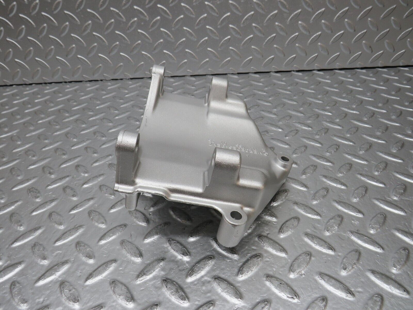31429 Mercedes-Benz S124 220TE Wagon AC Compressor Support Bracket 1111550135