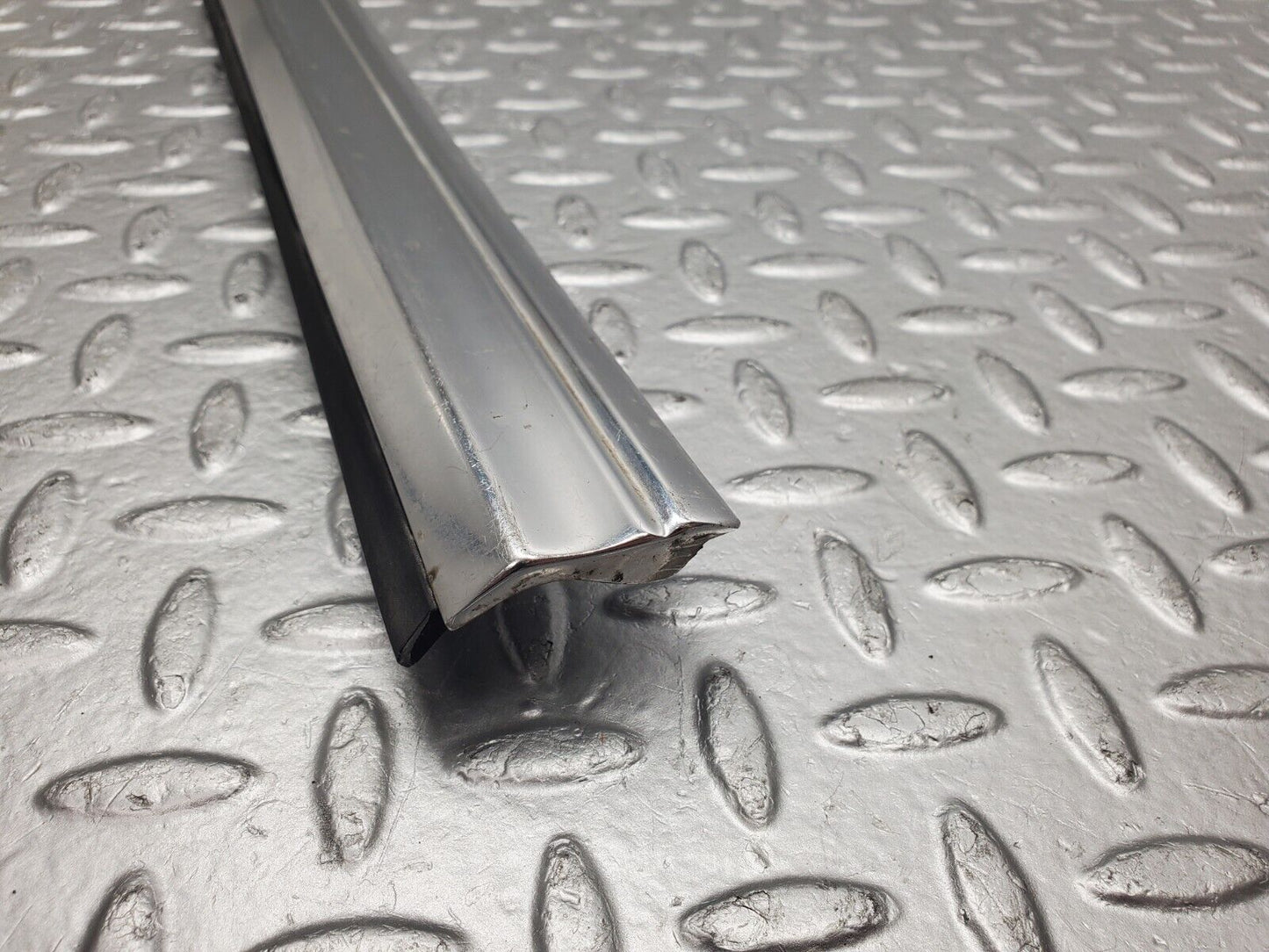 46431 Mercedes-Benz C123 280CE Coupe Left Door Chrome Moulding Trim