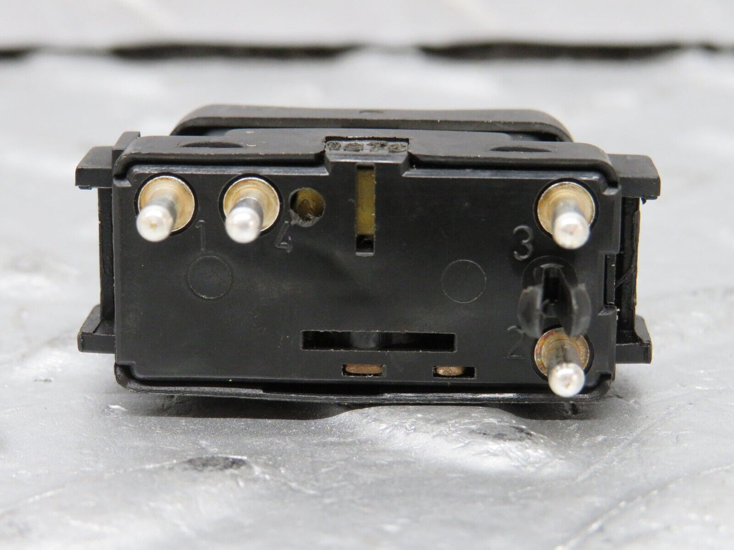 33321 Mercedes-Benz W202 C180 Electric Window Switch Right 2028205210
