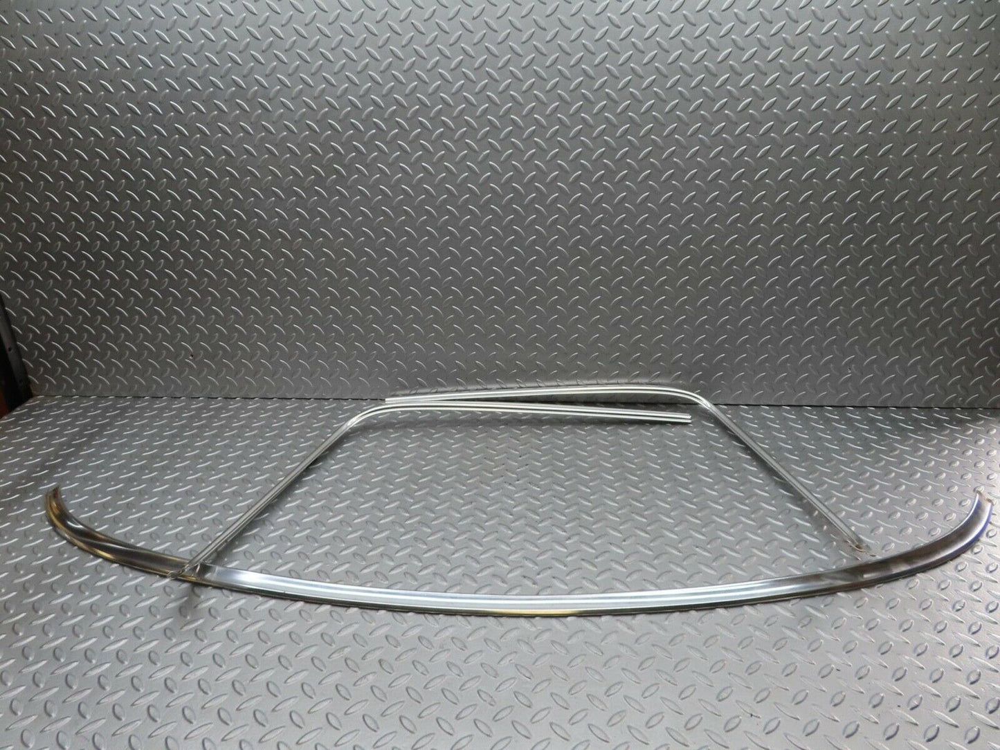 14304 Mercedes-Benz W116 350SE Rear Windscreen Chrome Frame