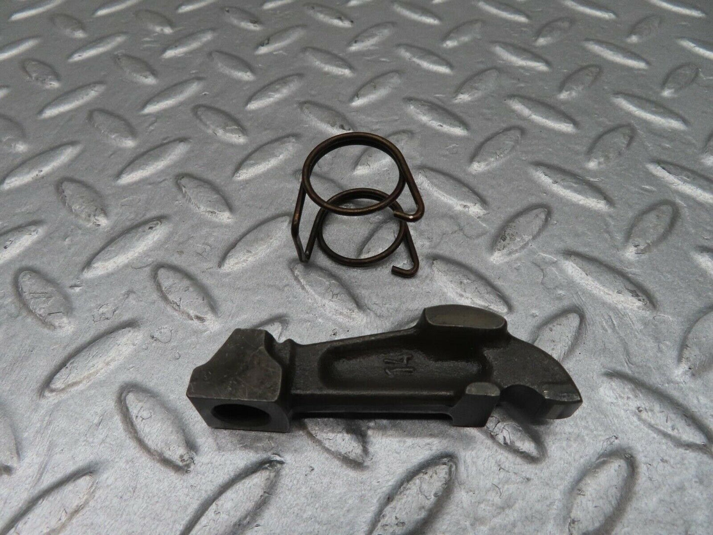 12862 Mercedes-Benz W111 220SE Valve Rocker Arm With Retaining Spring