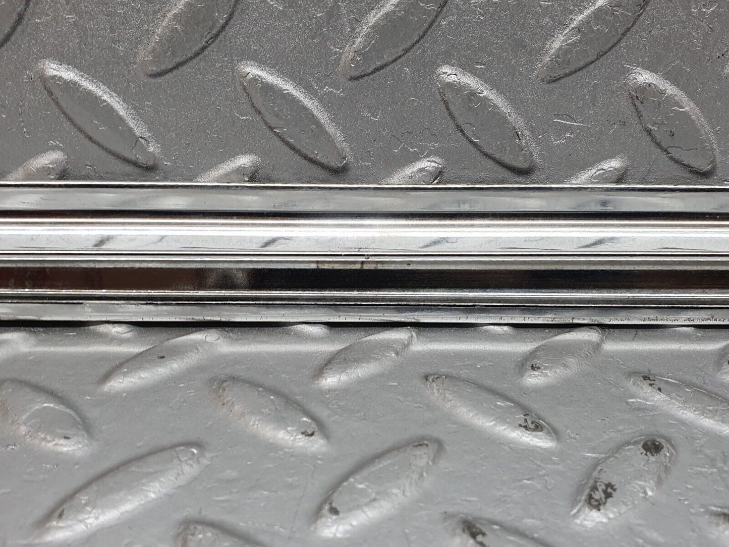 41187 Mercedes-Benz W126 300SE Rear Right Door Chrome Moulding Trim