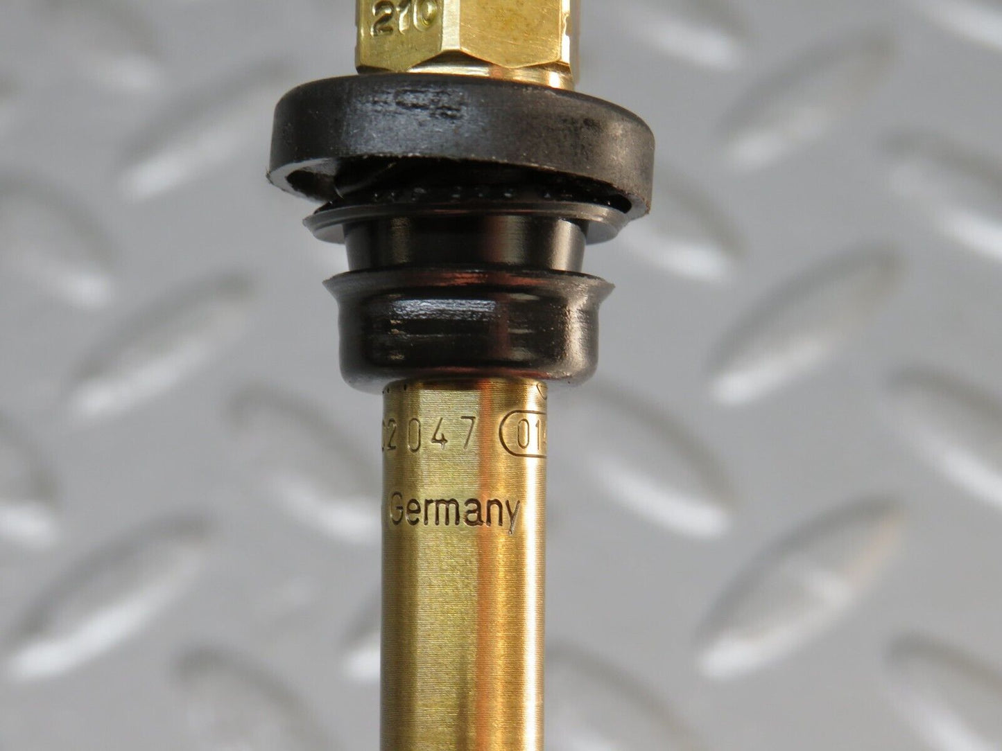 34473 Mercedes-Benz C126 380SEC Coupe Fuel Injector Bosch 0437502047