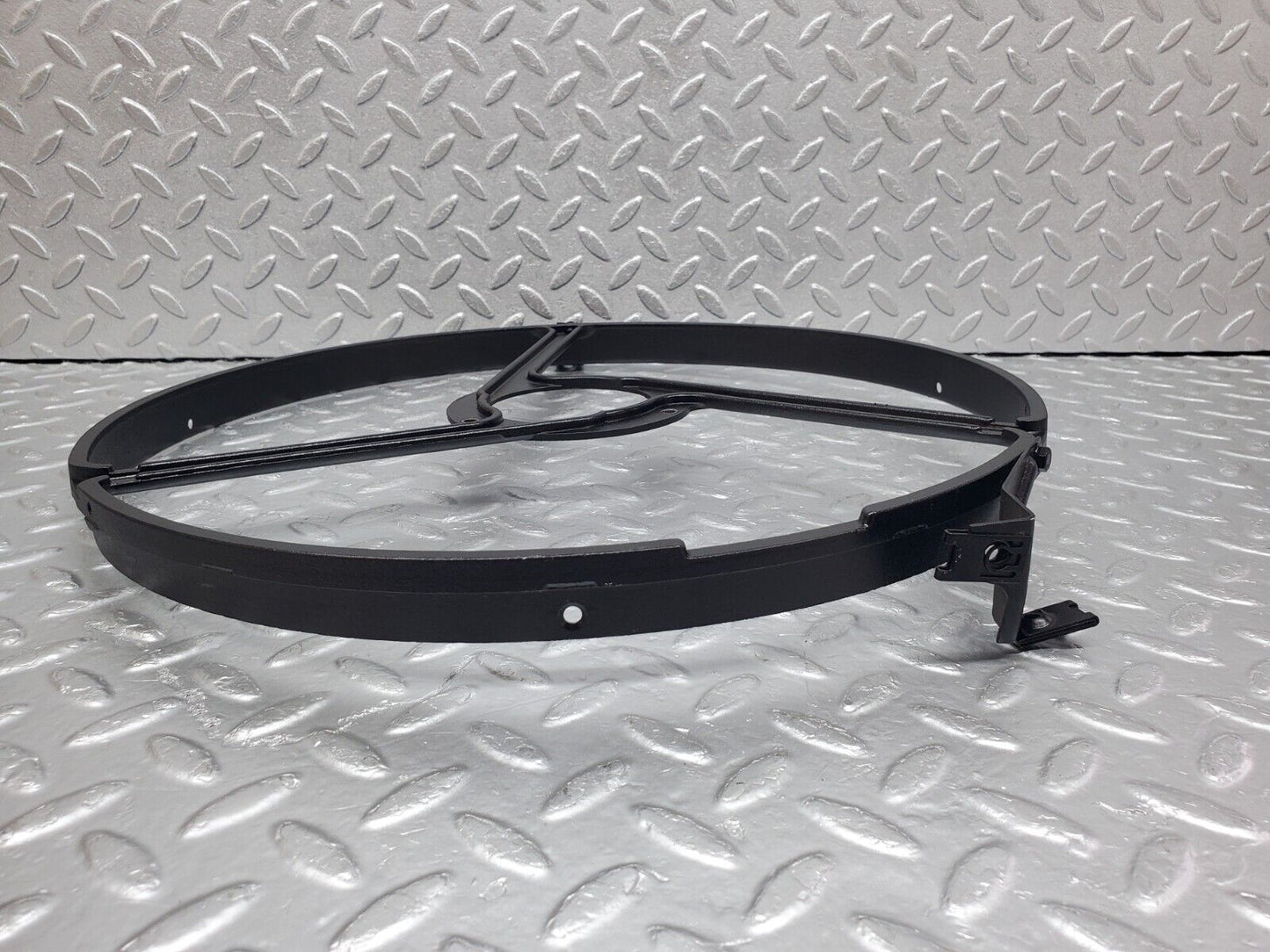 45913 Mercedes-Benz W126 420SE Engine Cooling Fan Bracket Frame