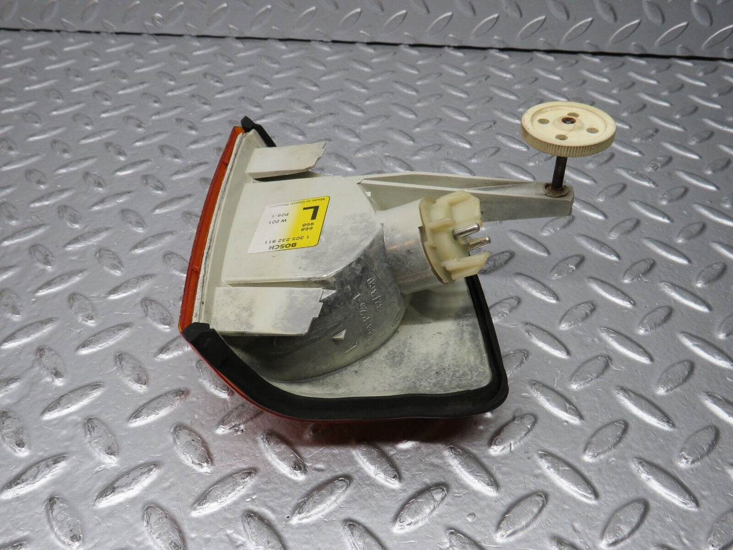 31707 Mercedes-Benz W201 190LE 1.8L Indicator Light Front Left Bosch 1305232911