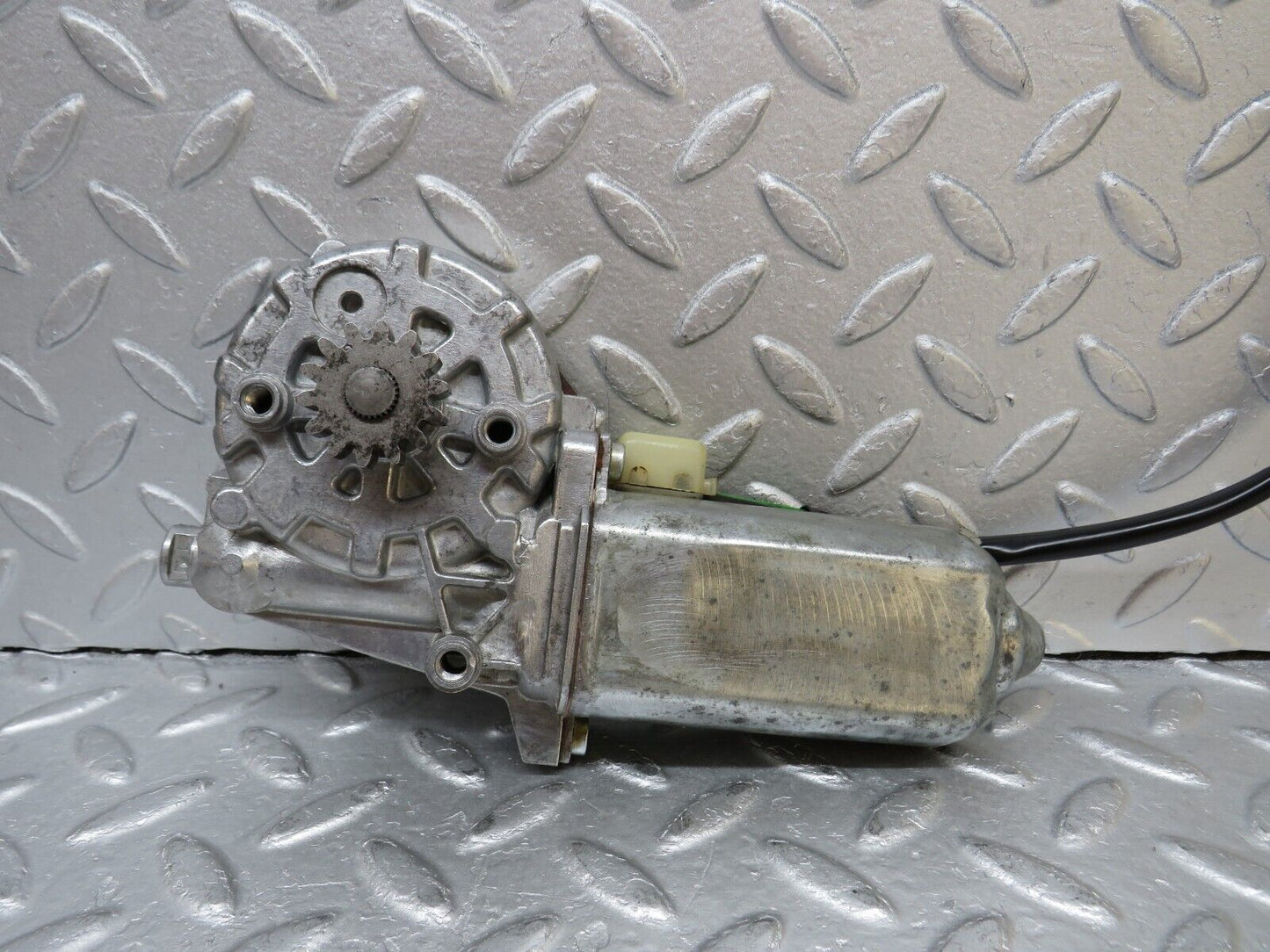 37018 Mercedes-Benz C126 420SEC Coupe Rear Left Window Regulator Motor 0130821065