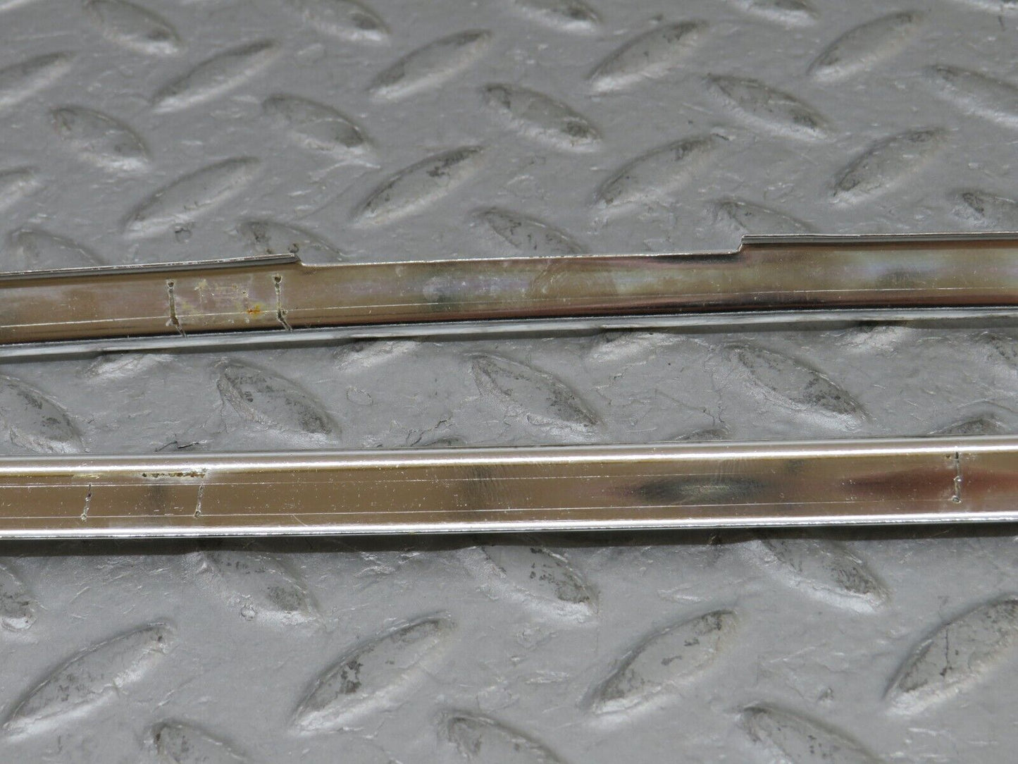 35868 Mercedes-Benz W108 Front Right Door Chrome Trim Pair