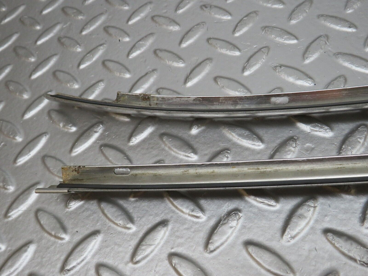 34470 Mercedes-Benz C126 380SEC Coupe Front Windscreen Upper Frame Trim
