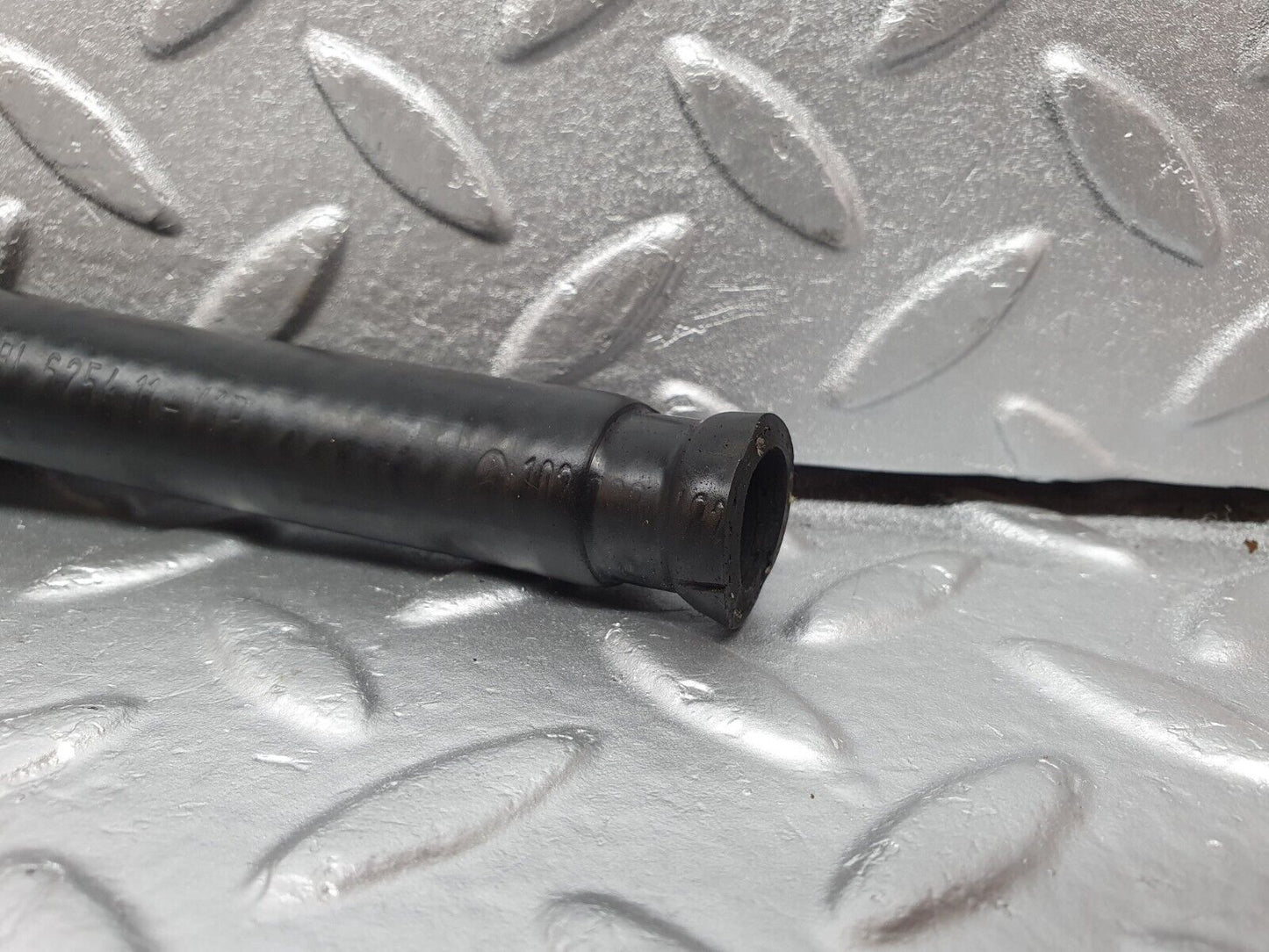 41623 Mercedes-Benz W124 200E Carburettor Heating Coolant Hose Pipe 1022031182