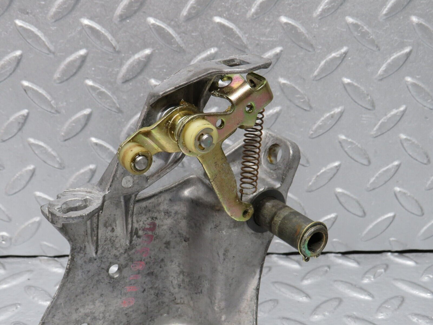 38764 Mercedes-Benz W201 190E 2.6L Brake Pedal Bracket 1242900919