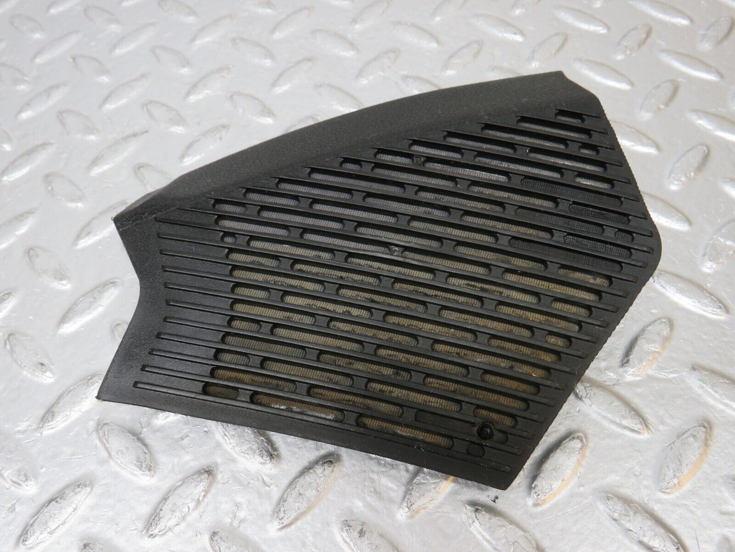 30988 Mercedes-Benz W123 200D Dashboard Speaker Covers